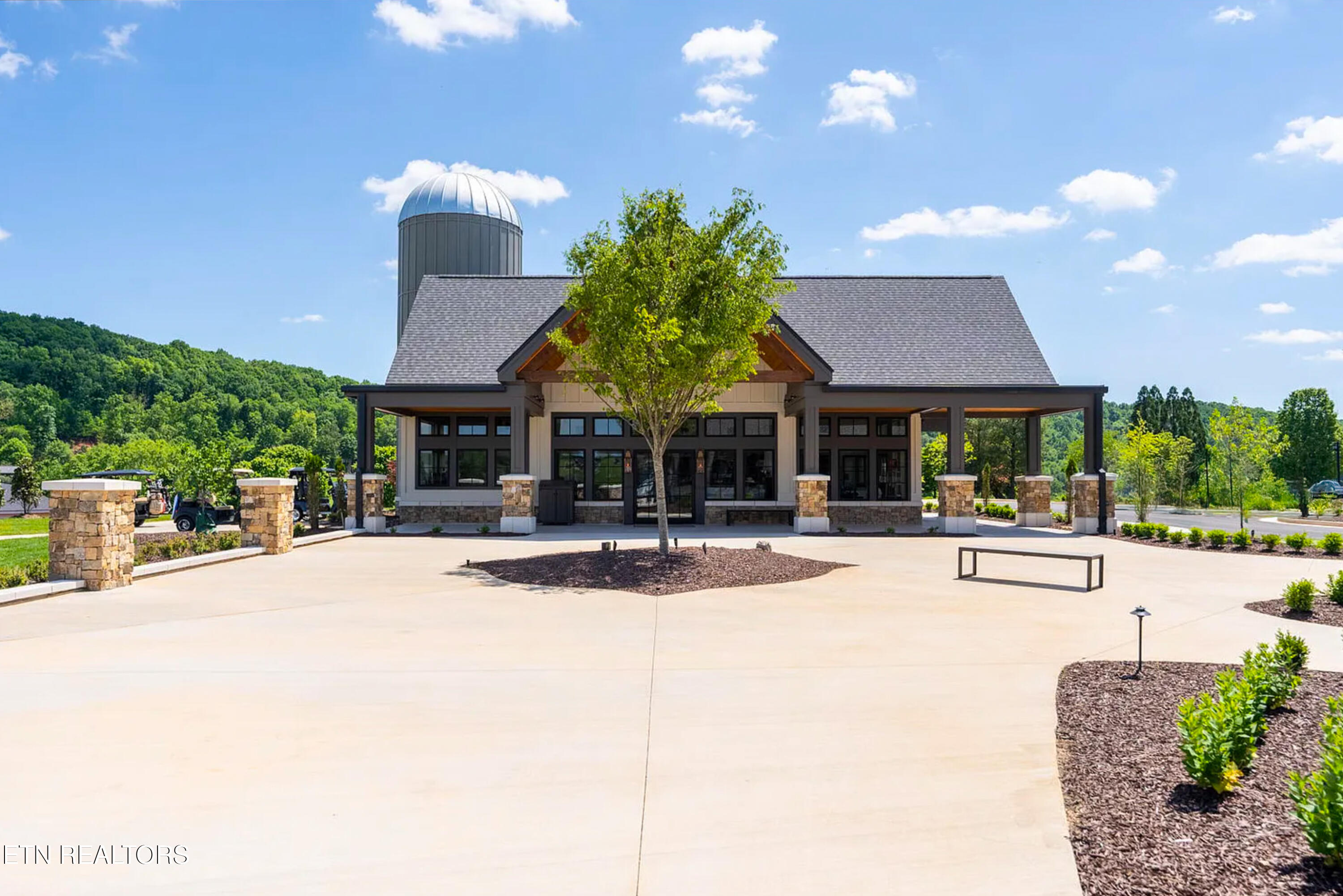 696 Black Bear Circle Loudon TN 37774