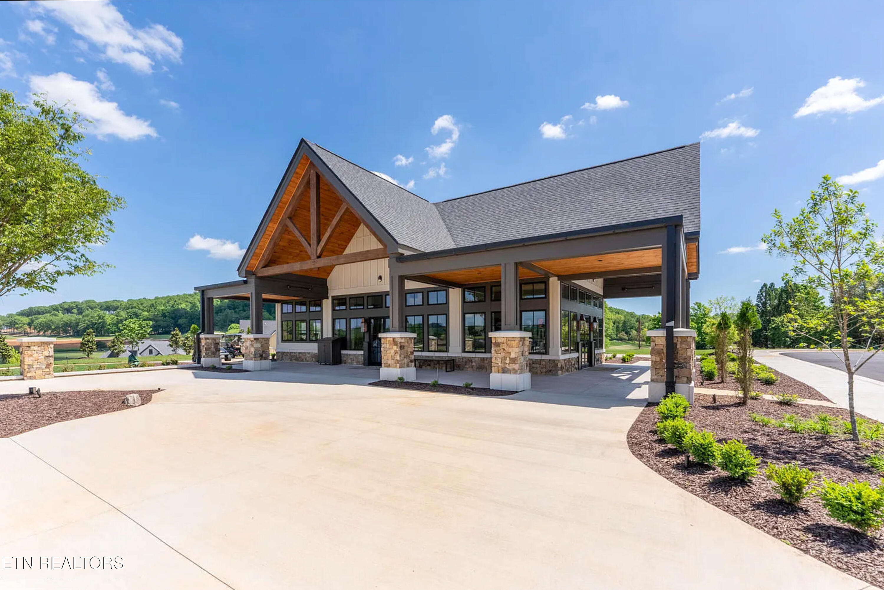 696 Black Bear Circle Loudon TN 37774