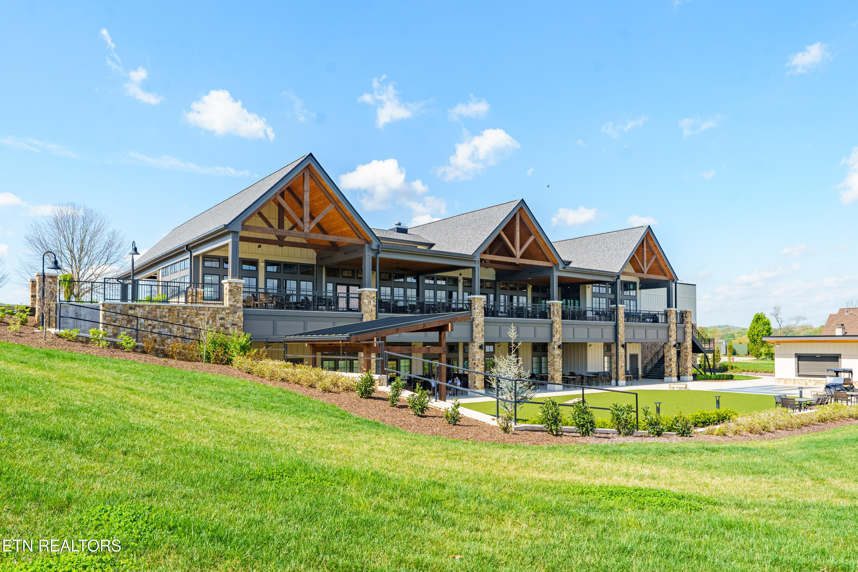 696 Black Bear Circle Loudon TN 37774