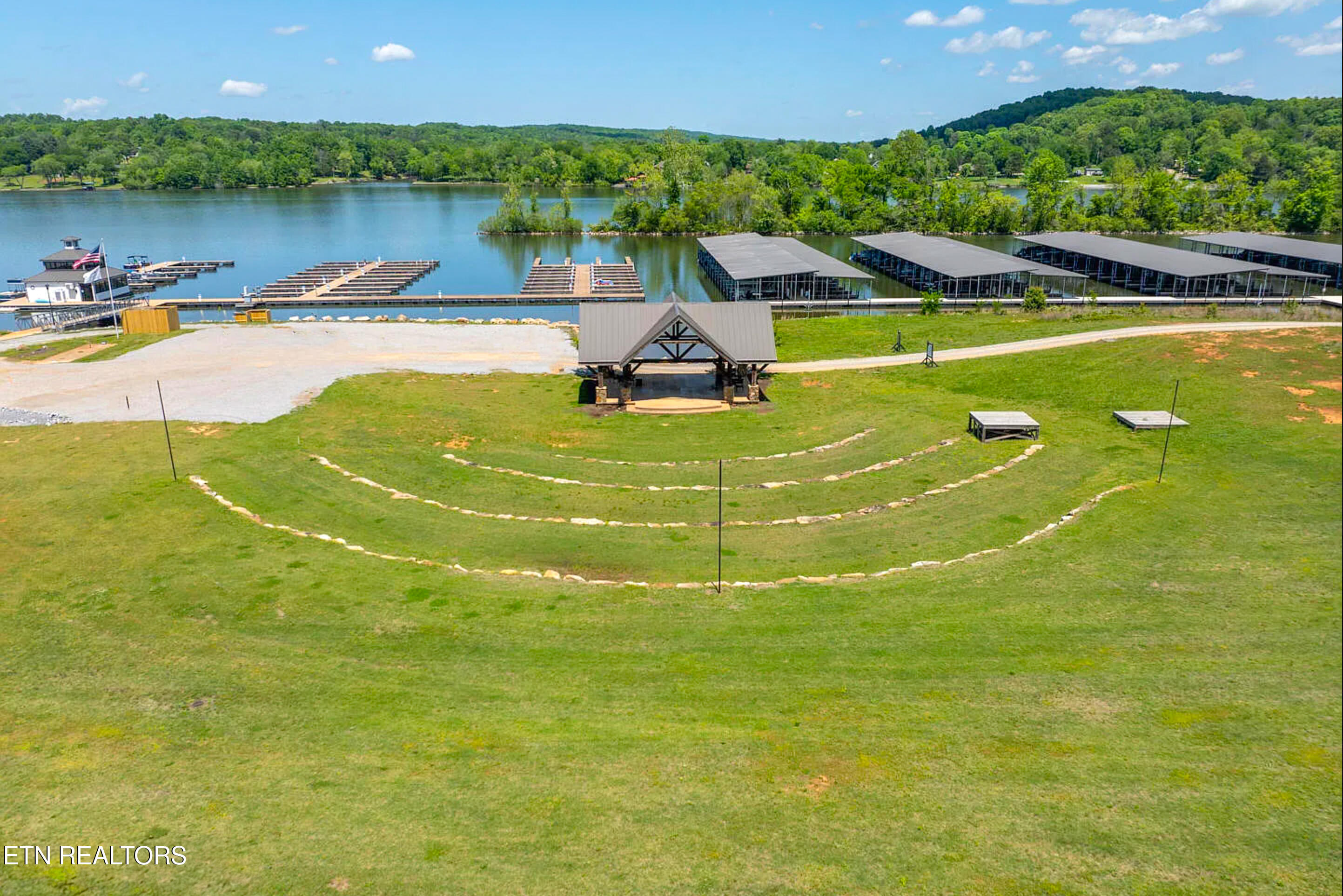 696 Black Bear Circle Loudon TN 37774