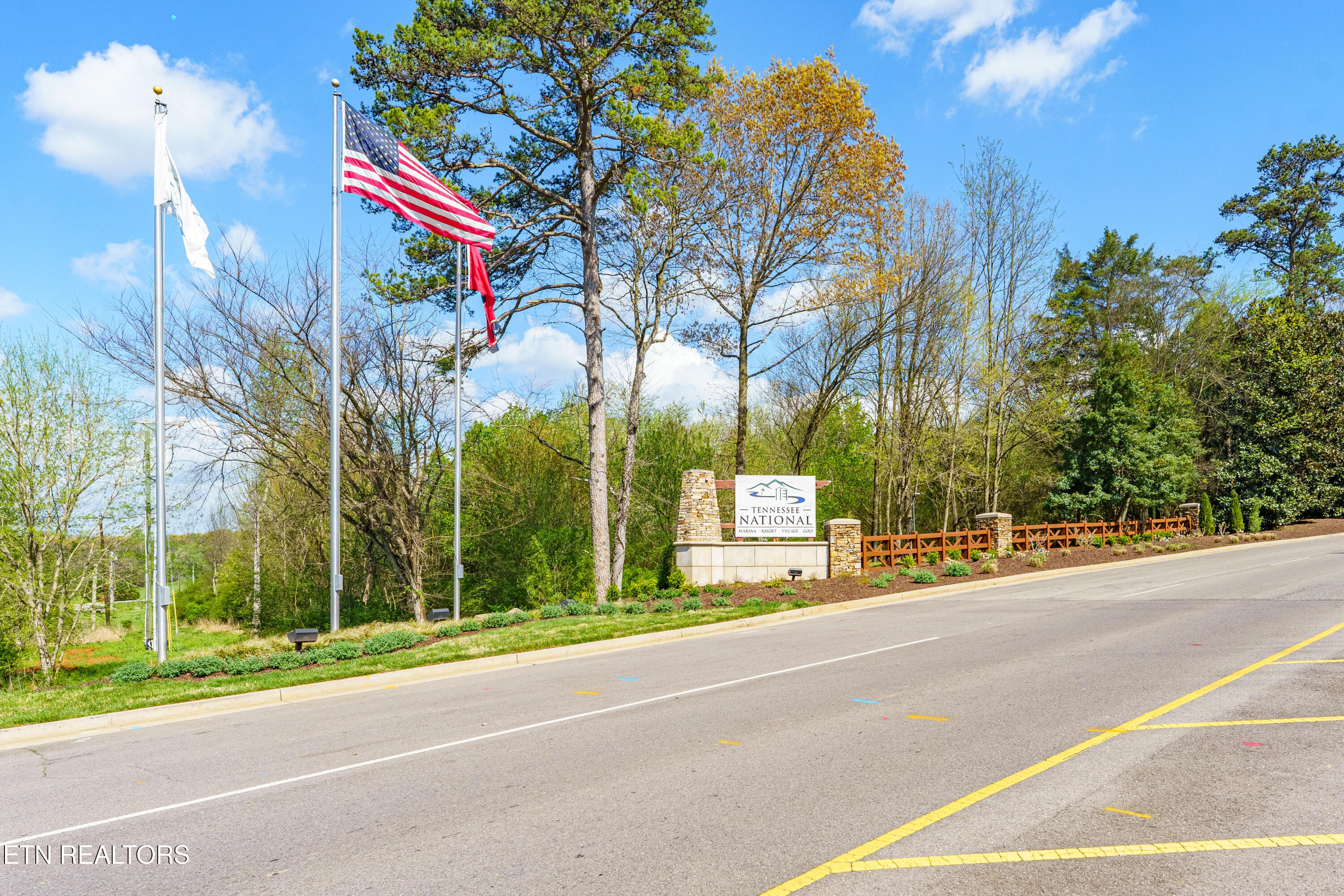 696 Black Bear Circle Loudon TN 37774