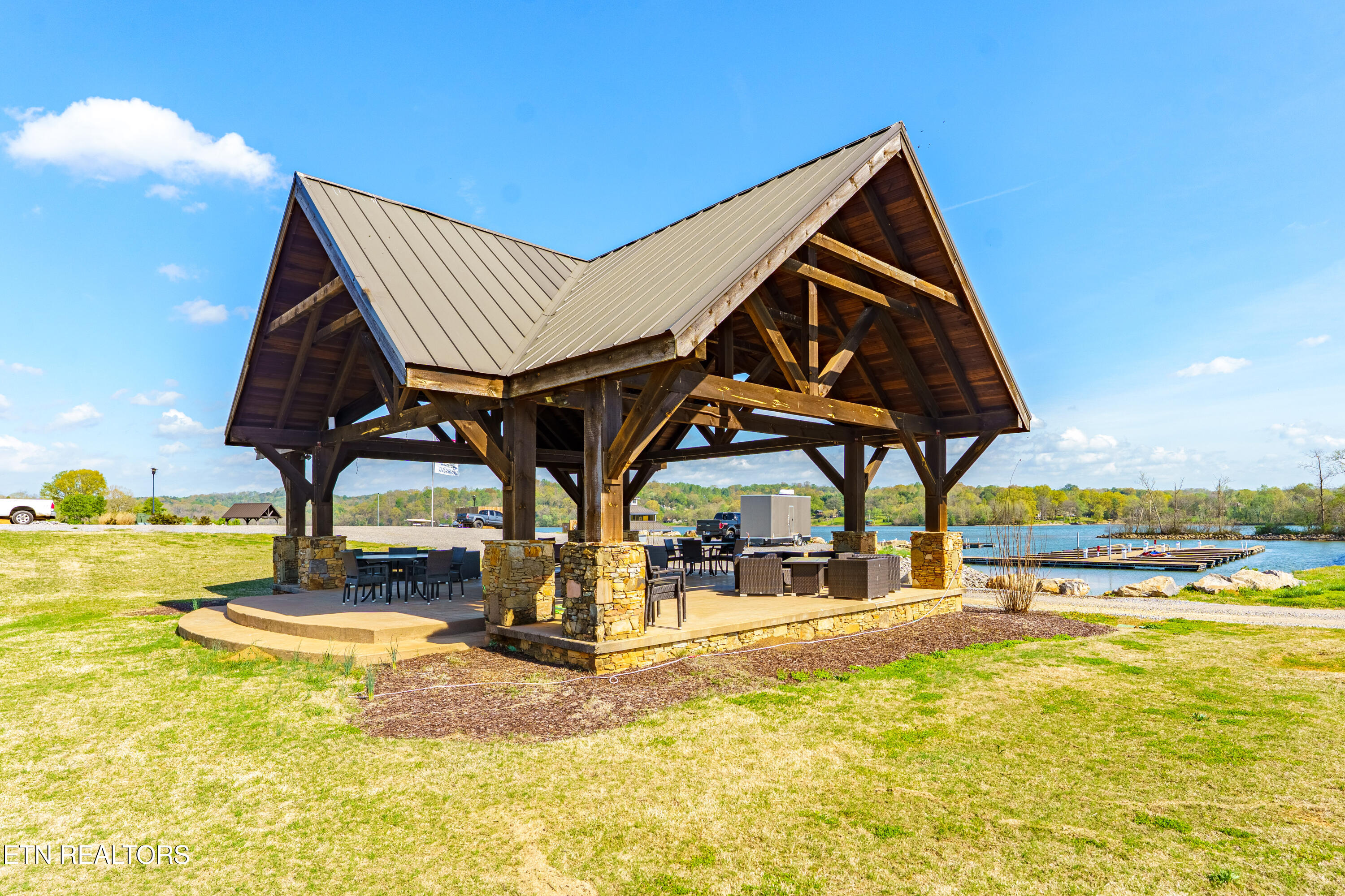 696 Black Bear Circle Loudon TN 37774