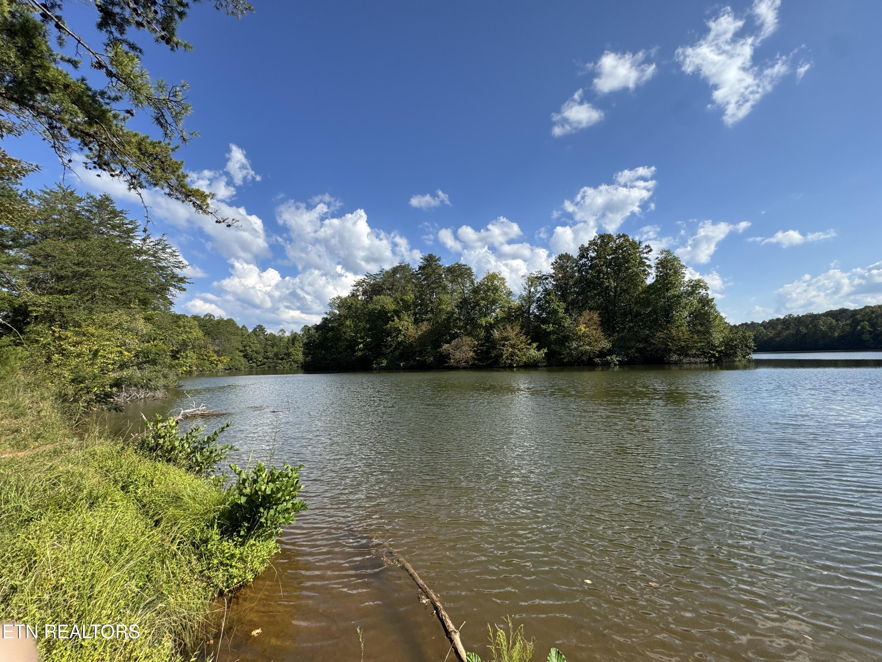 692 Overlook Drive Vonore TN 37885