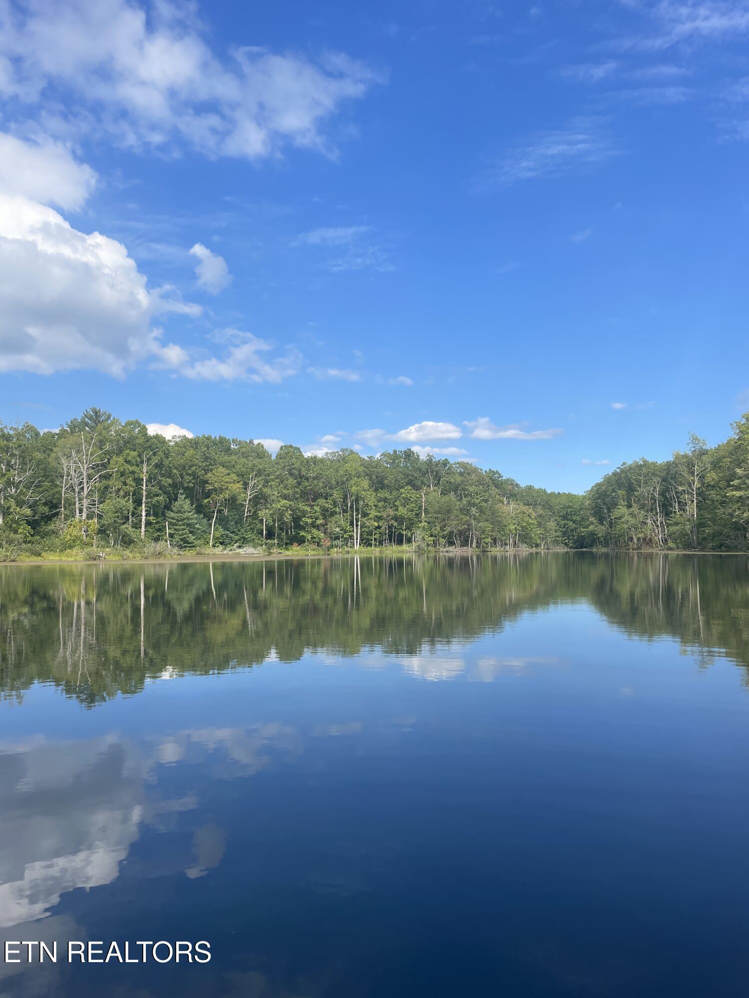 36AC Kentucky Drive Crossville TN 38572