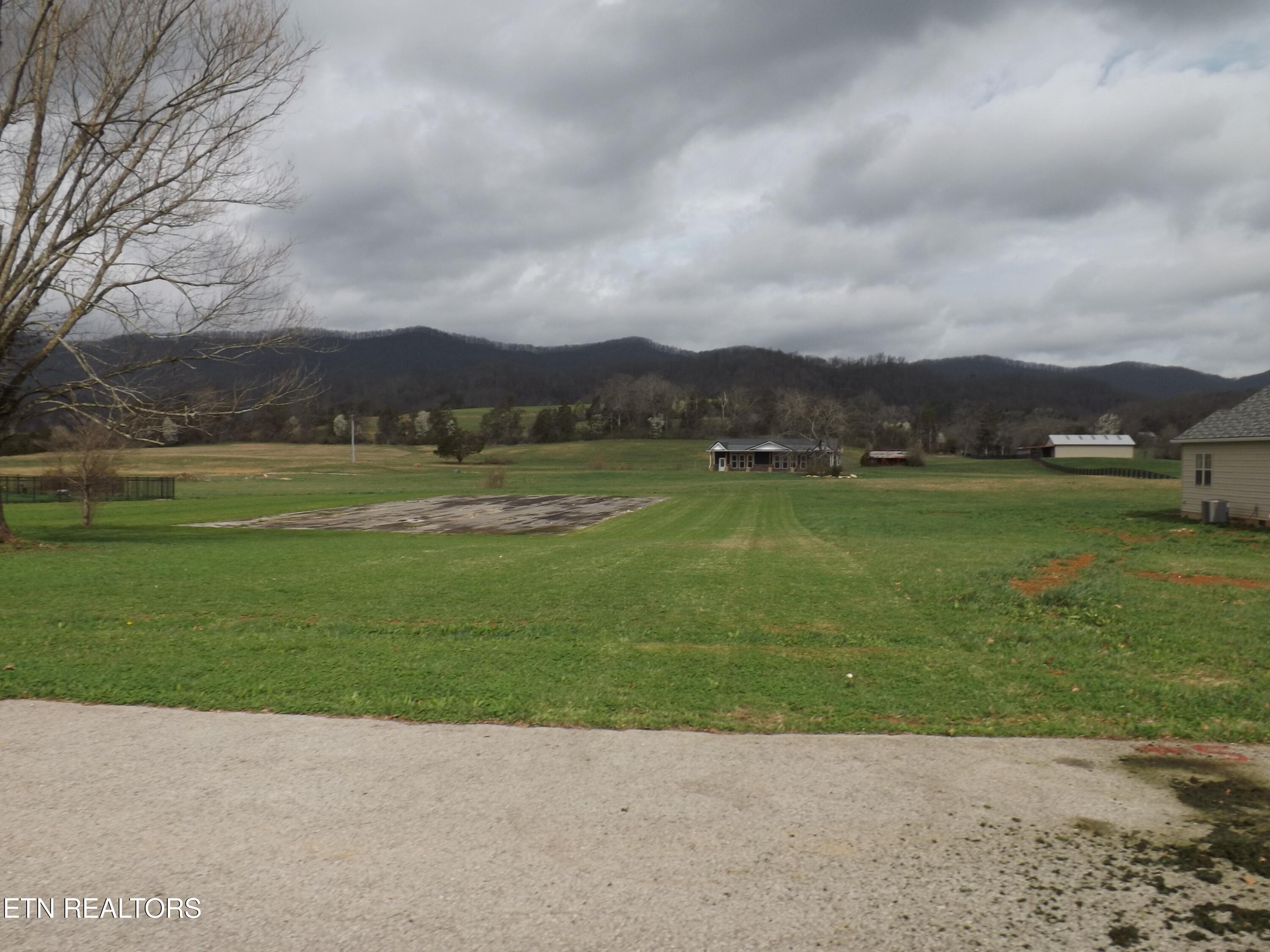 148 Auggie Belle Lane Speedwell TN 37870