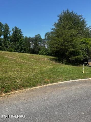 759 Emerald Avenue Kodak TN 37764