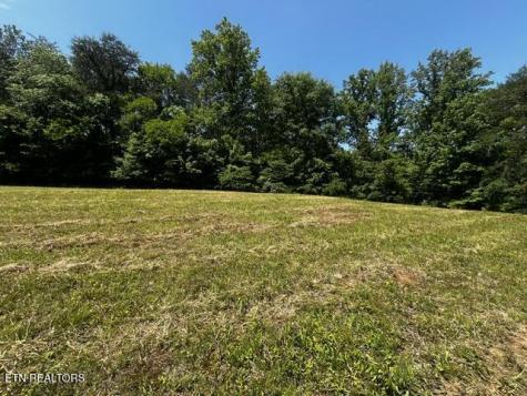 759 Emerald Avenue Kodak TN 37764