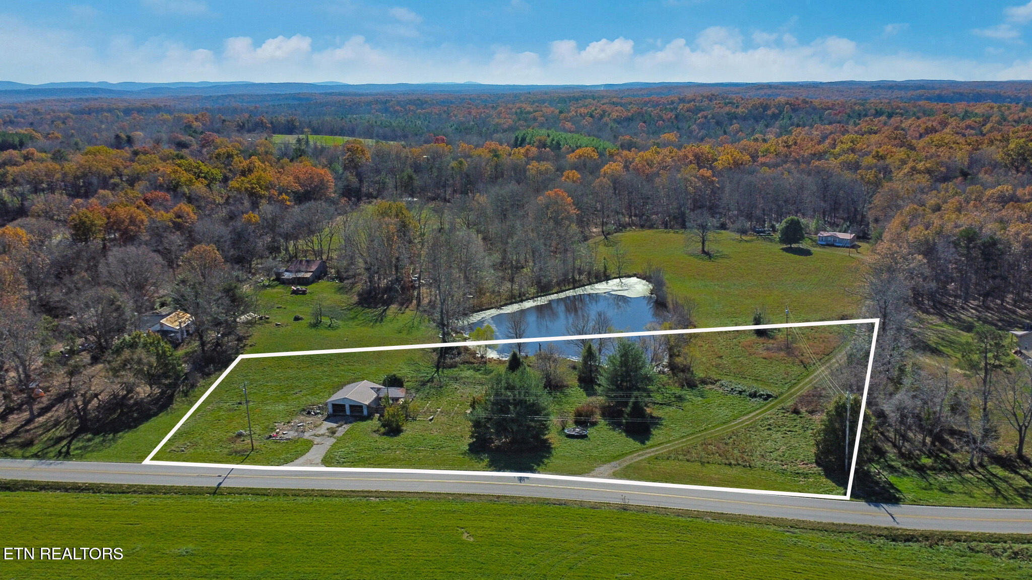 4925 Nashville Highway Deer Lodge TN 37726