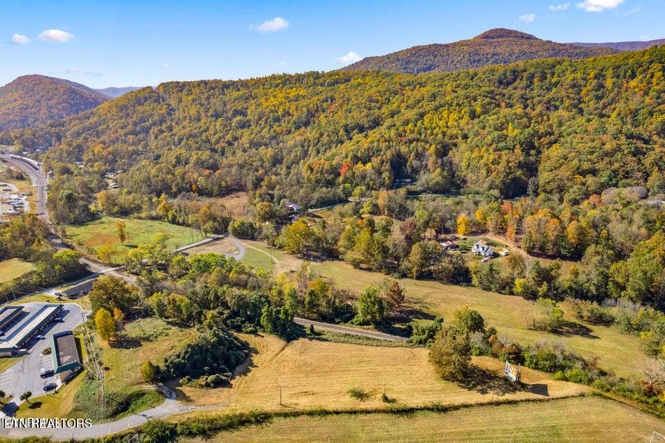 Colonial Lane Rocky Top TN 37769