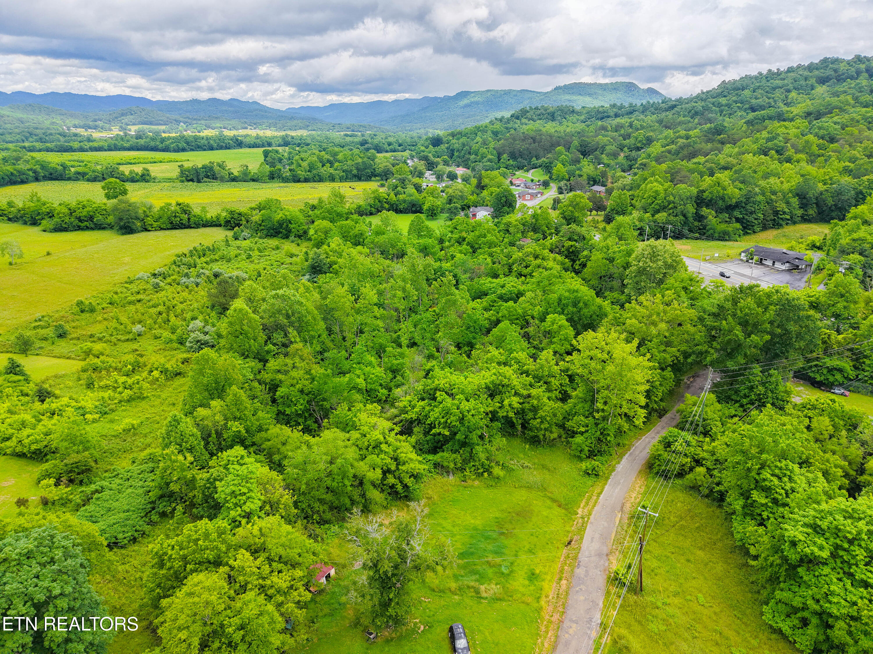 Creekmore Lane Jellico TN 37762
