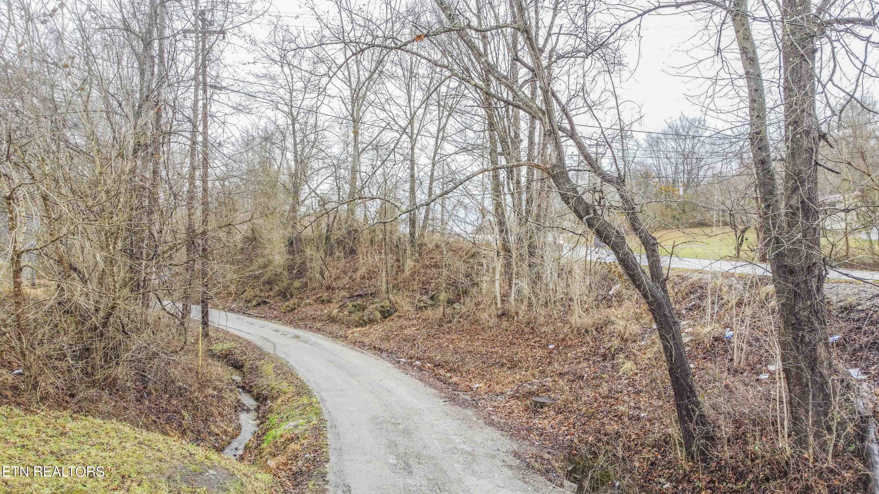 Creekmore Lane Jellico TN 37762