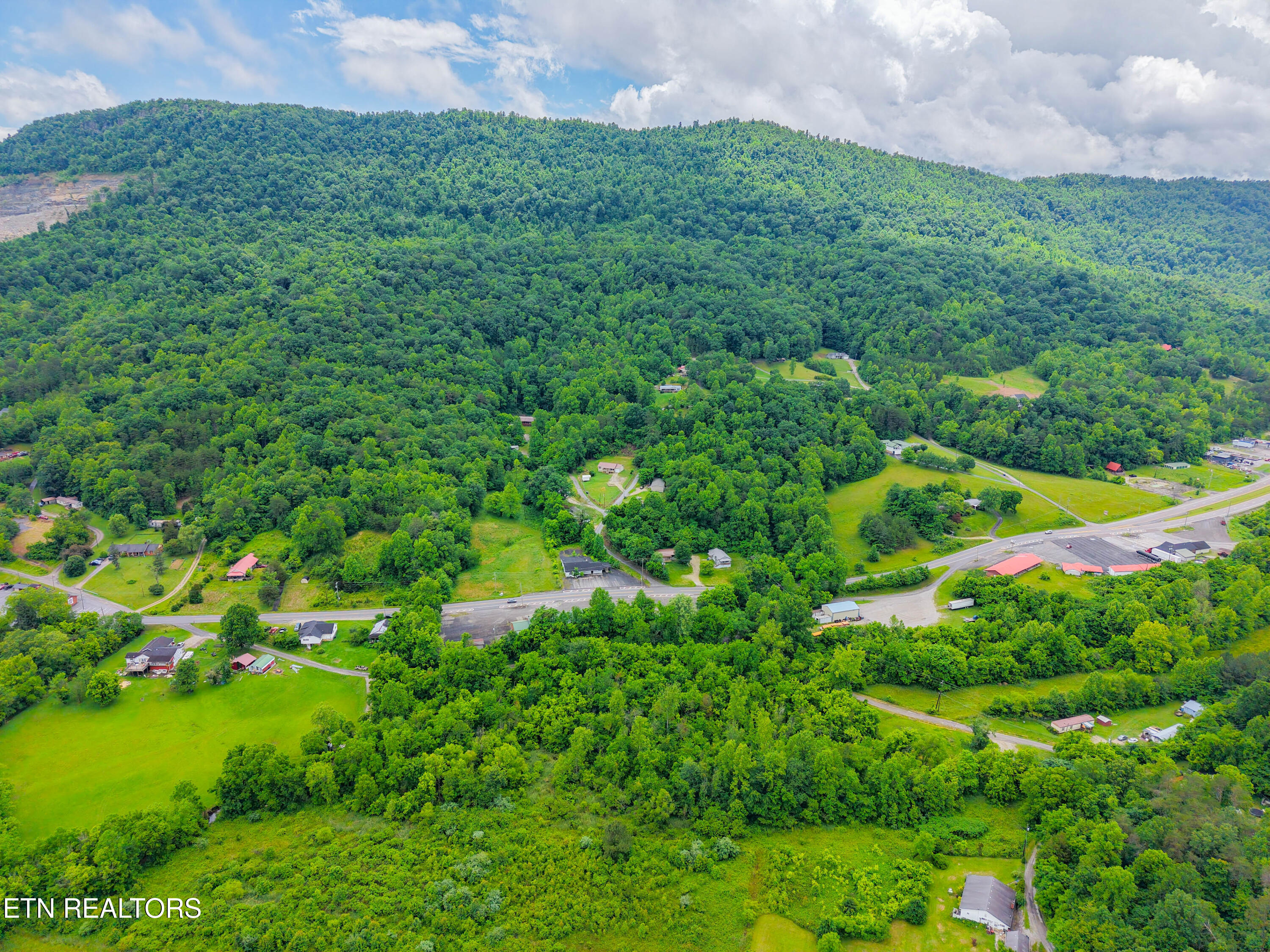 Creekmore Lane Jellico TN 37762