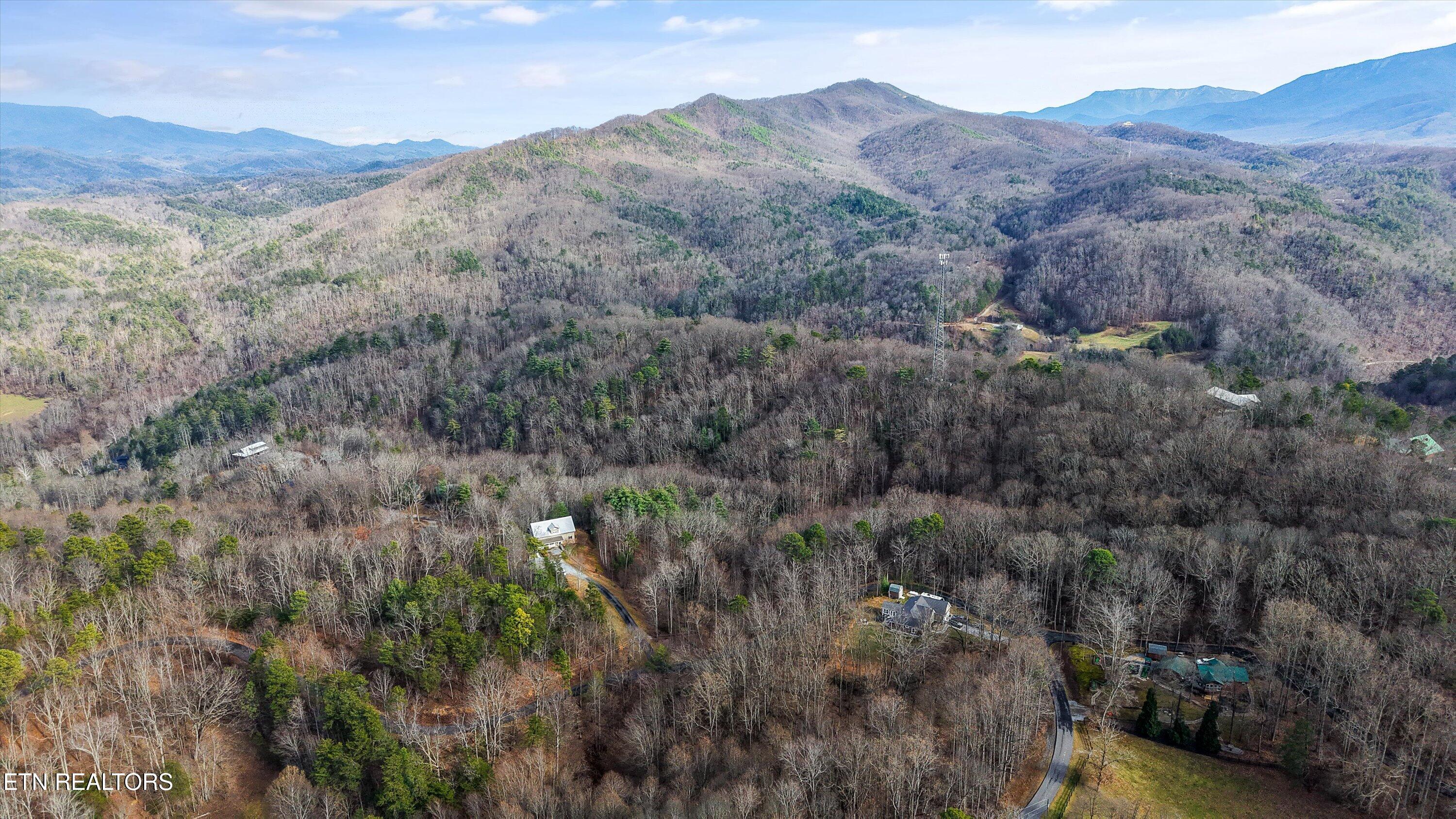 Locke Ridge Way Sevierville TN 37876