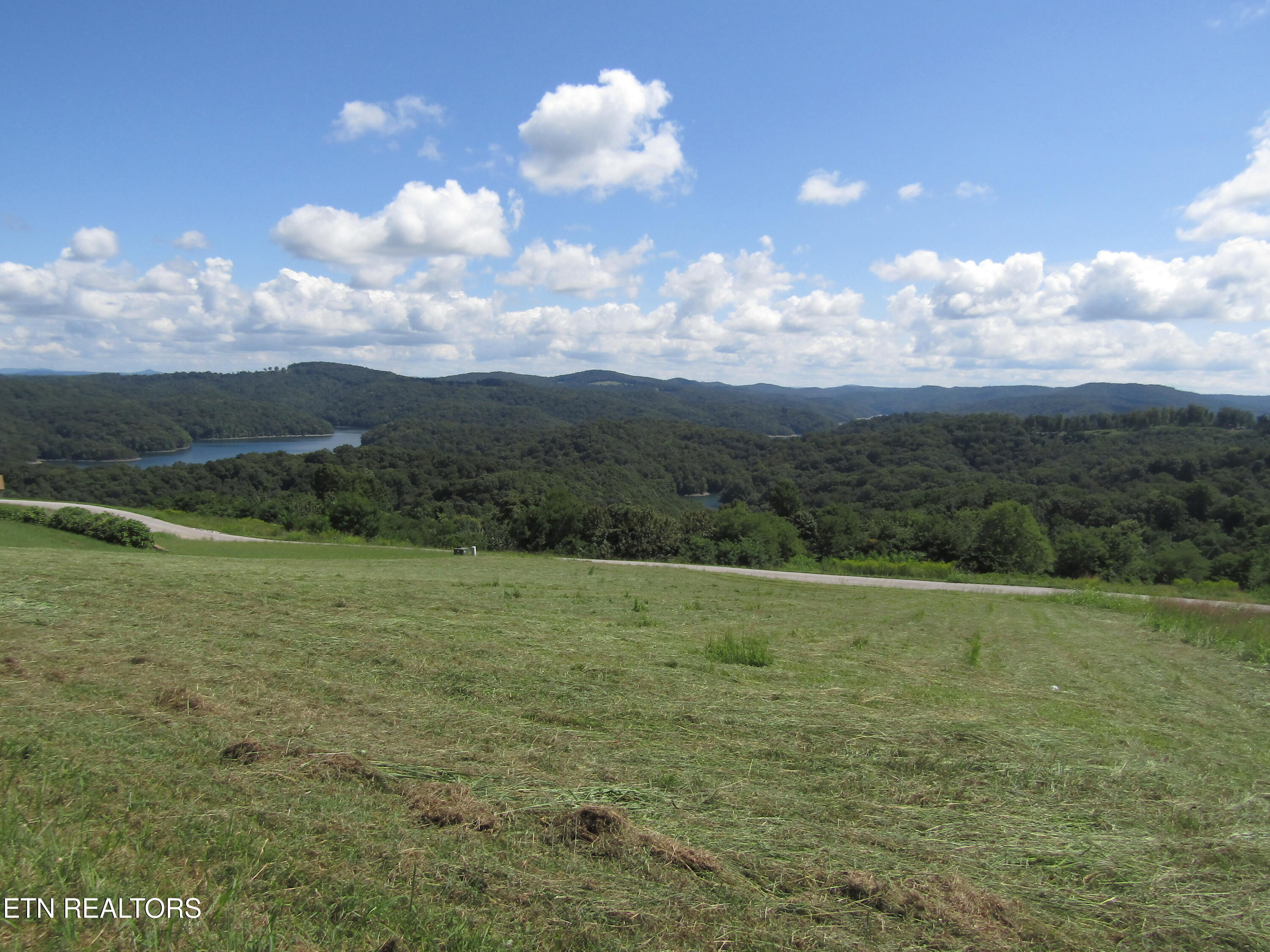 48 E Swan Ridge Road Hilham TN 38568