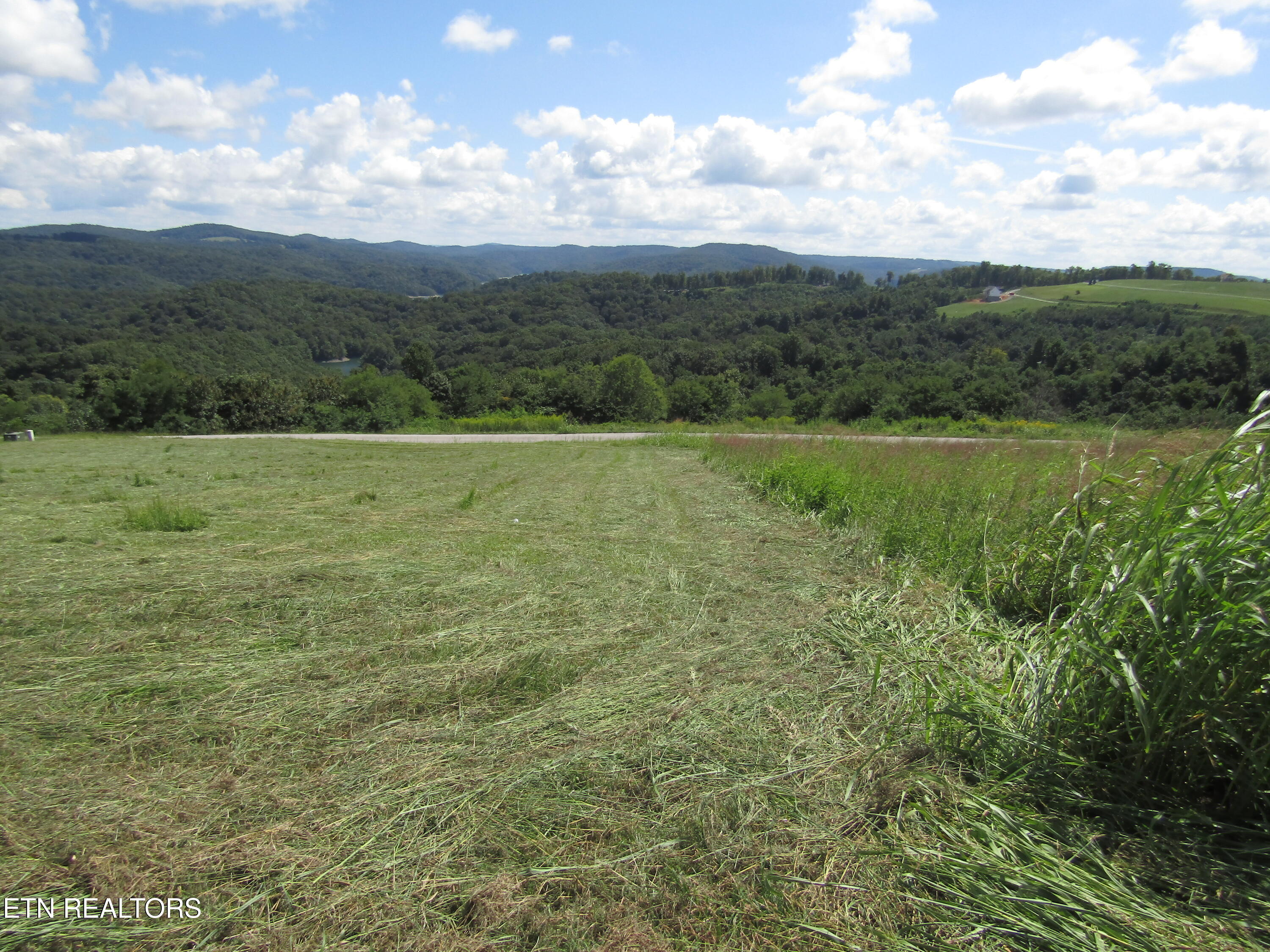 48 E Swan Ridge Road Hilham TN 38568