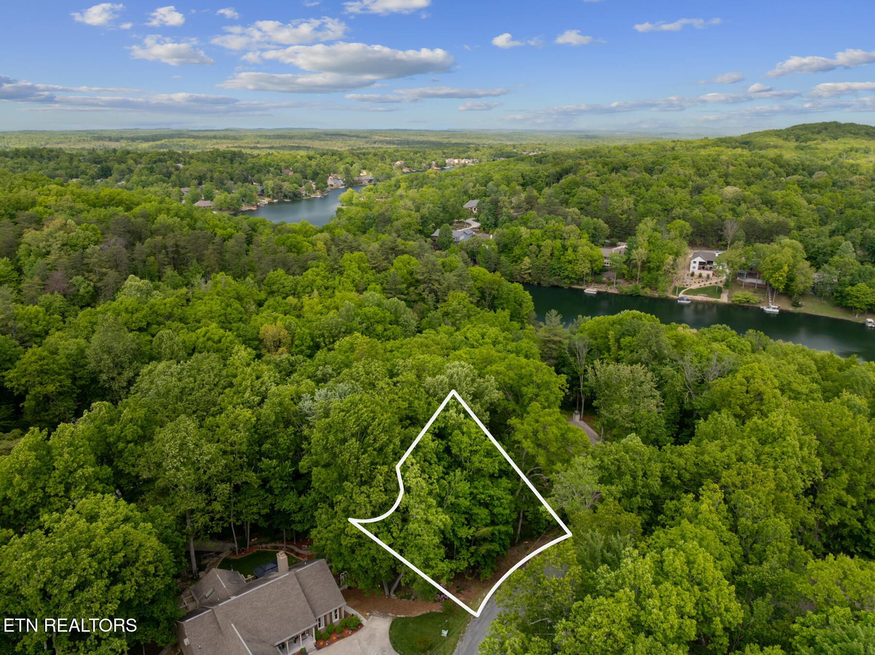 21 Claremont Circle Crossville TN 38558
