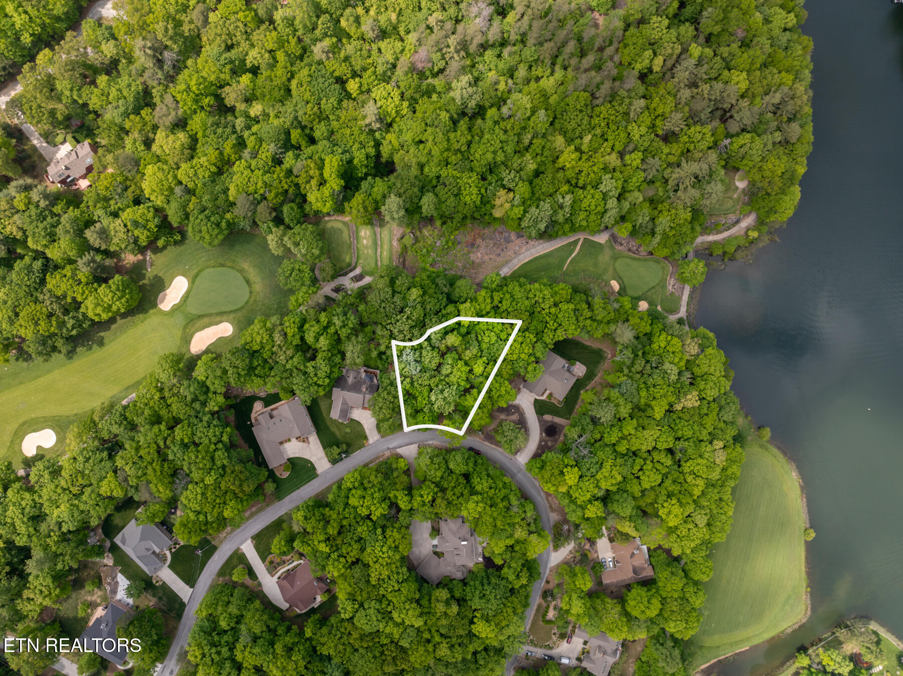 21 Claremont Circle Crossville TN 38558