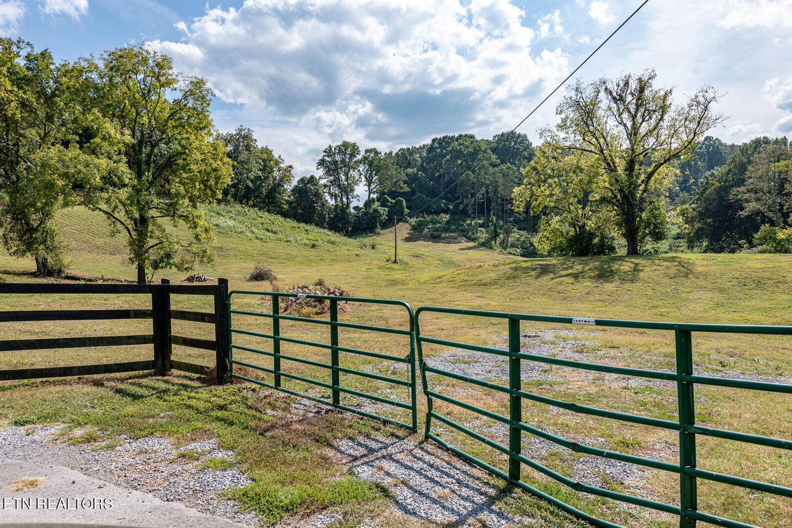 3696 Crown Point Road Louisville TN 37777
