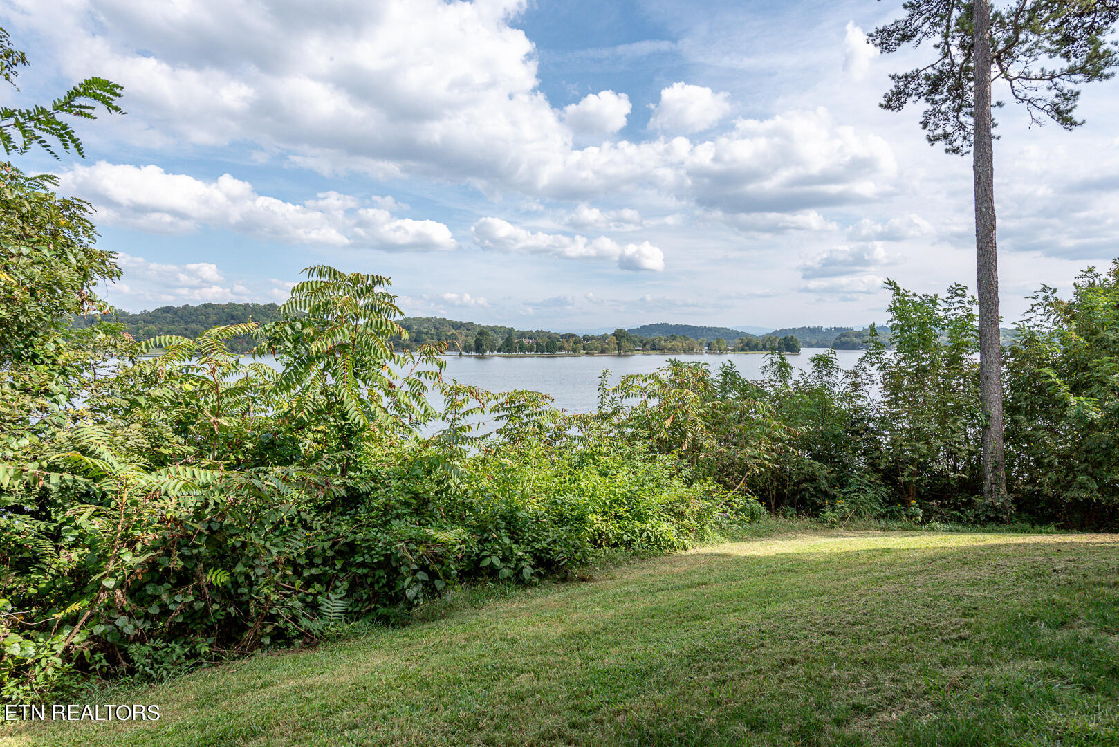 3696 Crown Point Road Louisville TN 37777