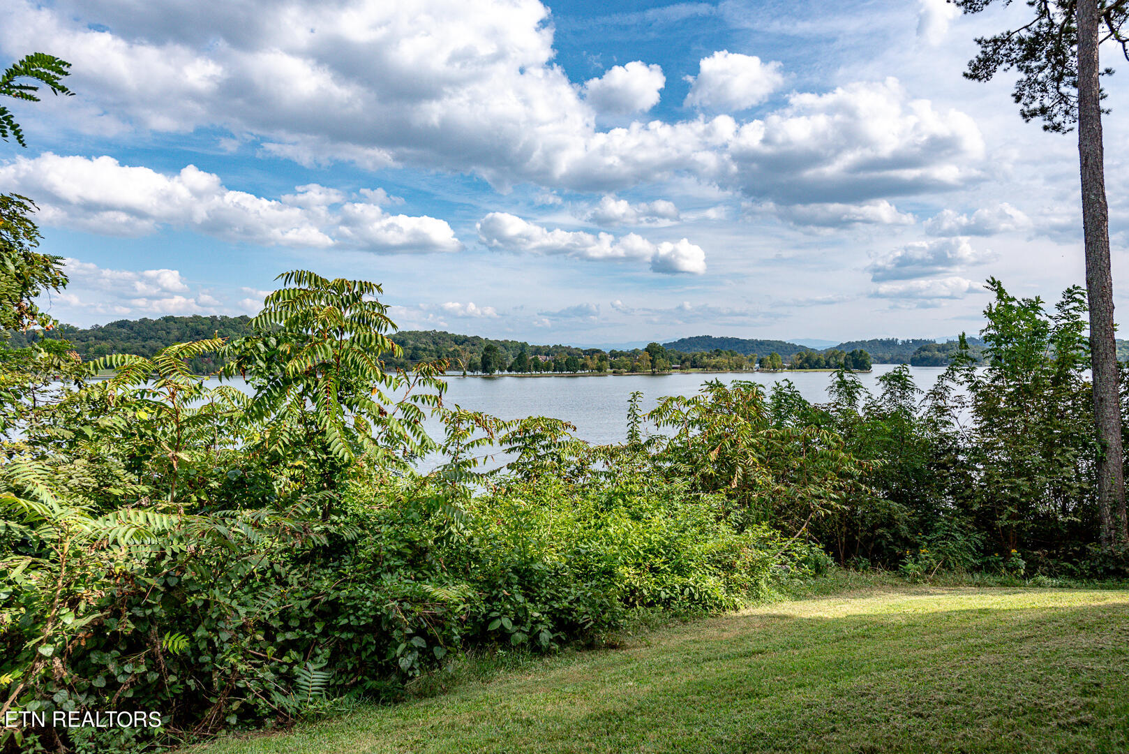 3696 Crown Point Road Louisville TN 37777