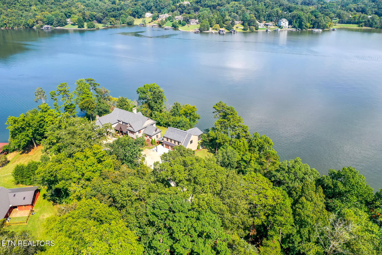 3696 Crown Point Road Louisville TN 37777