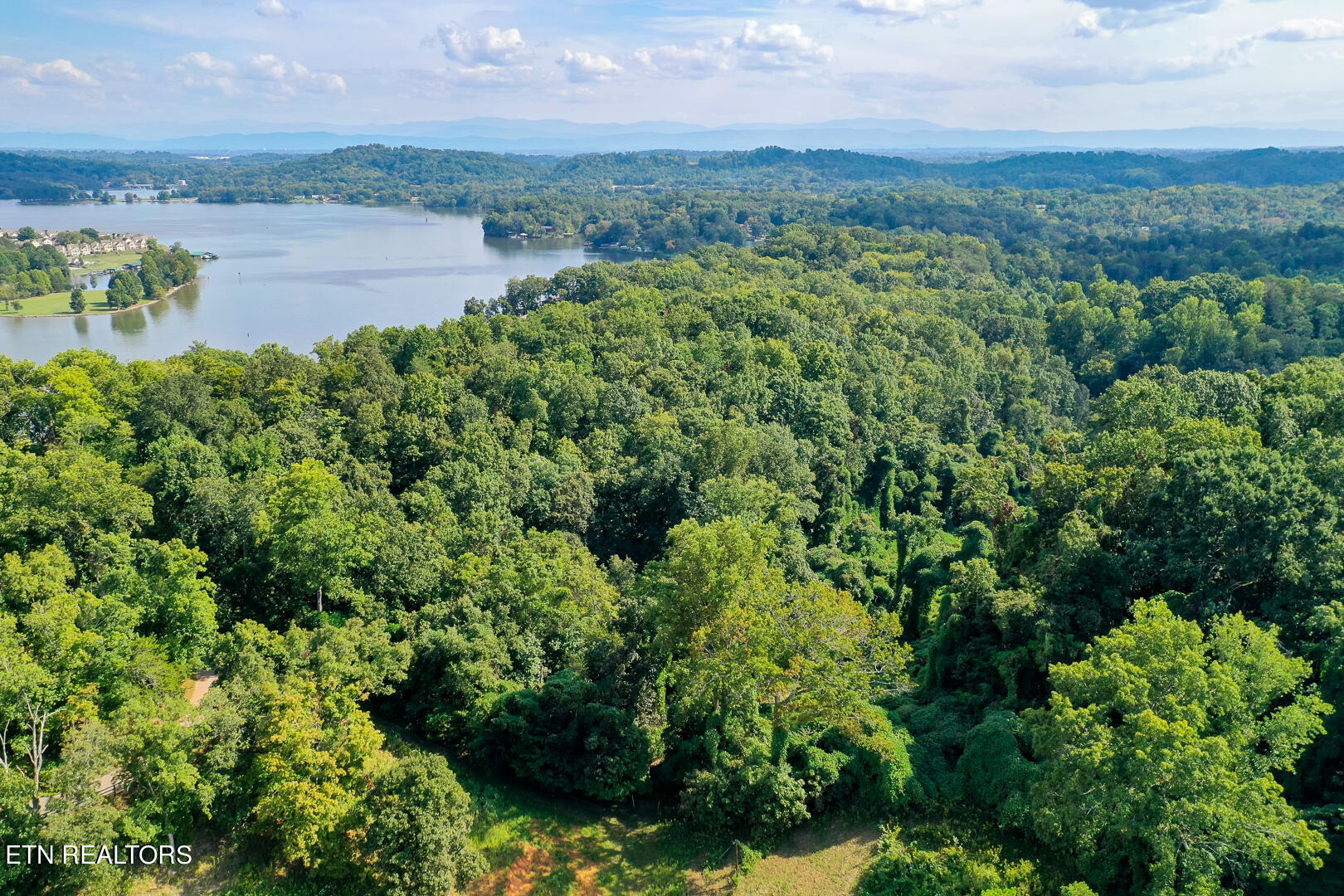 3696 Crown Point Road Louisville TN 37777