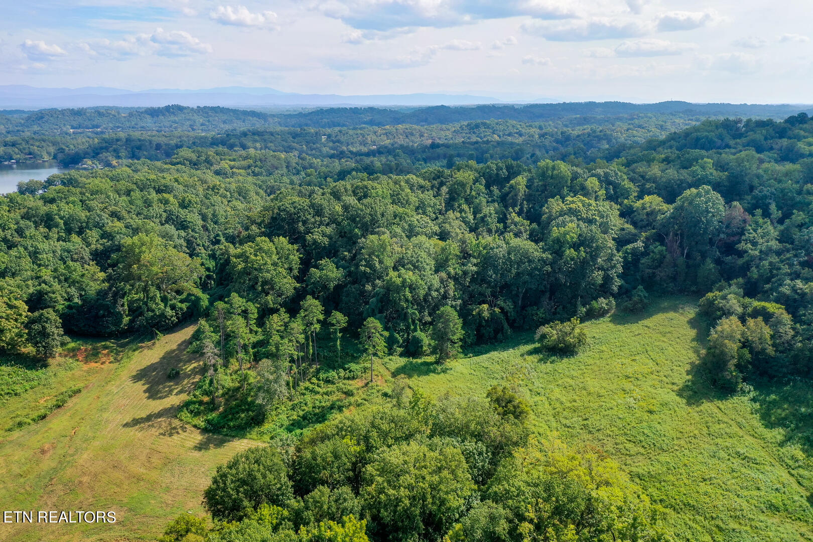 3696 Crown Point Road Louisville TN 37777