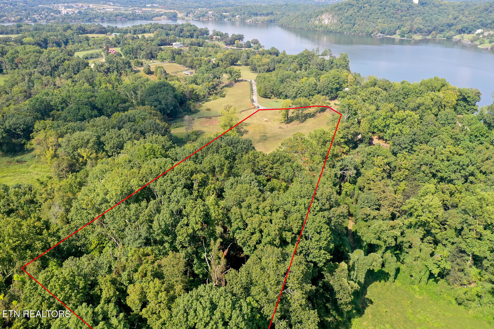 3696 Crown Point Road Louisville TN 37777