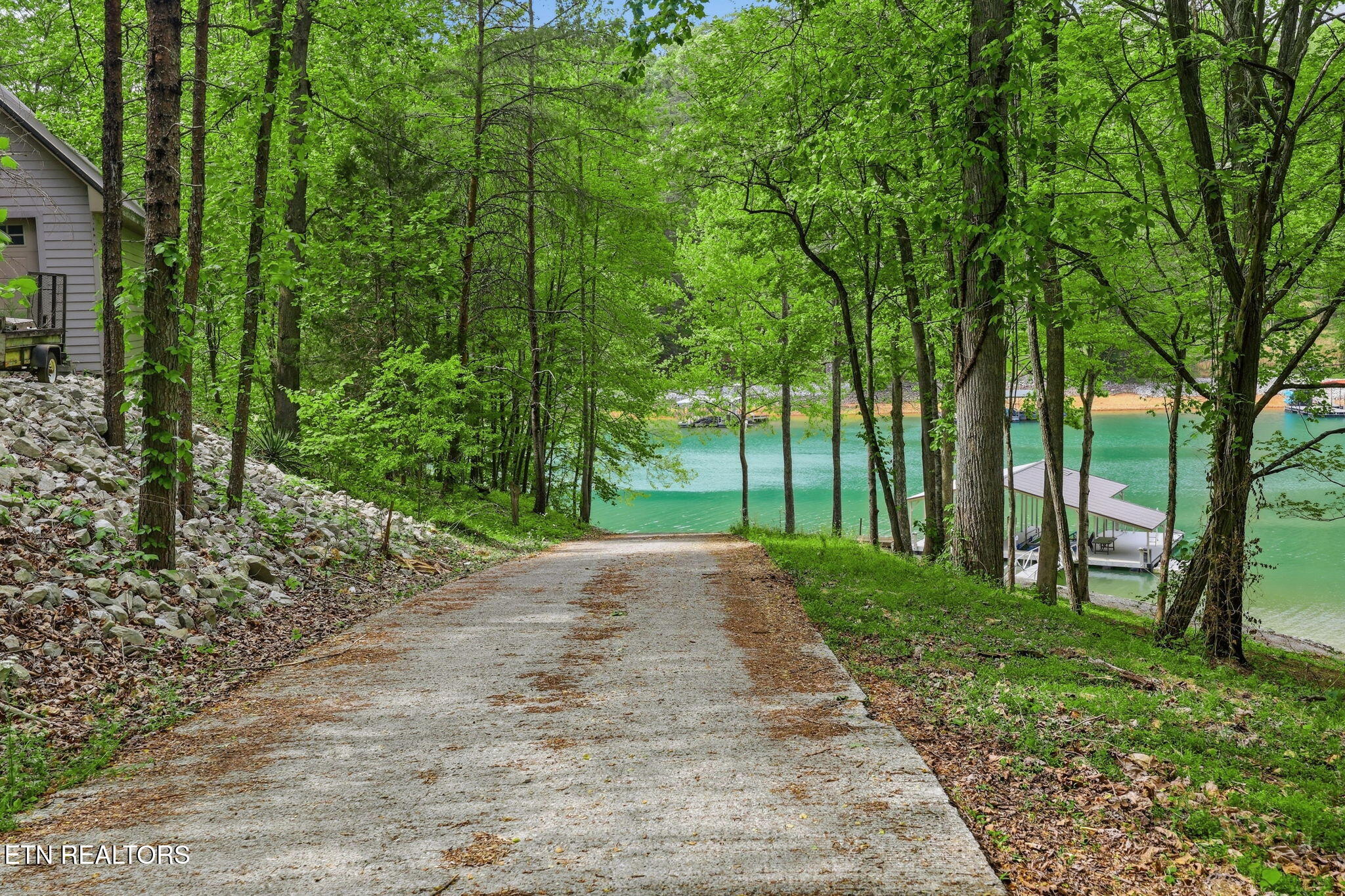 Cove Point Road Lafollette TN 37766