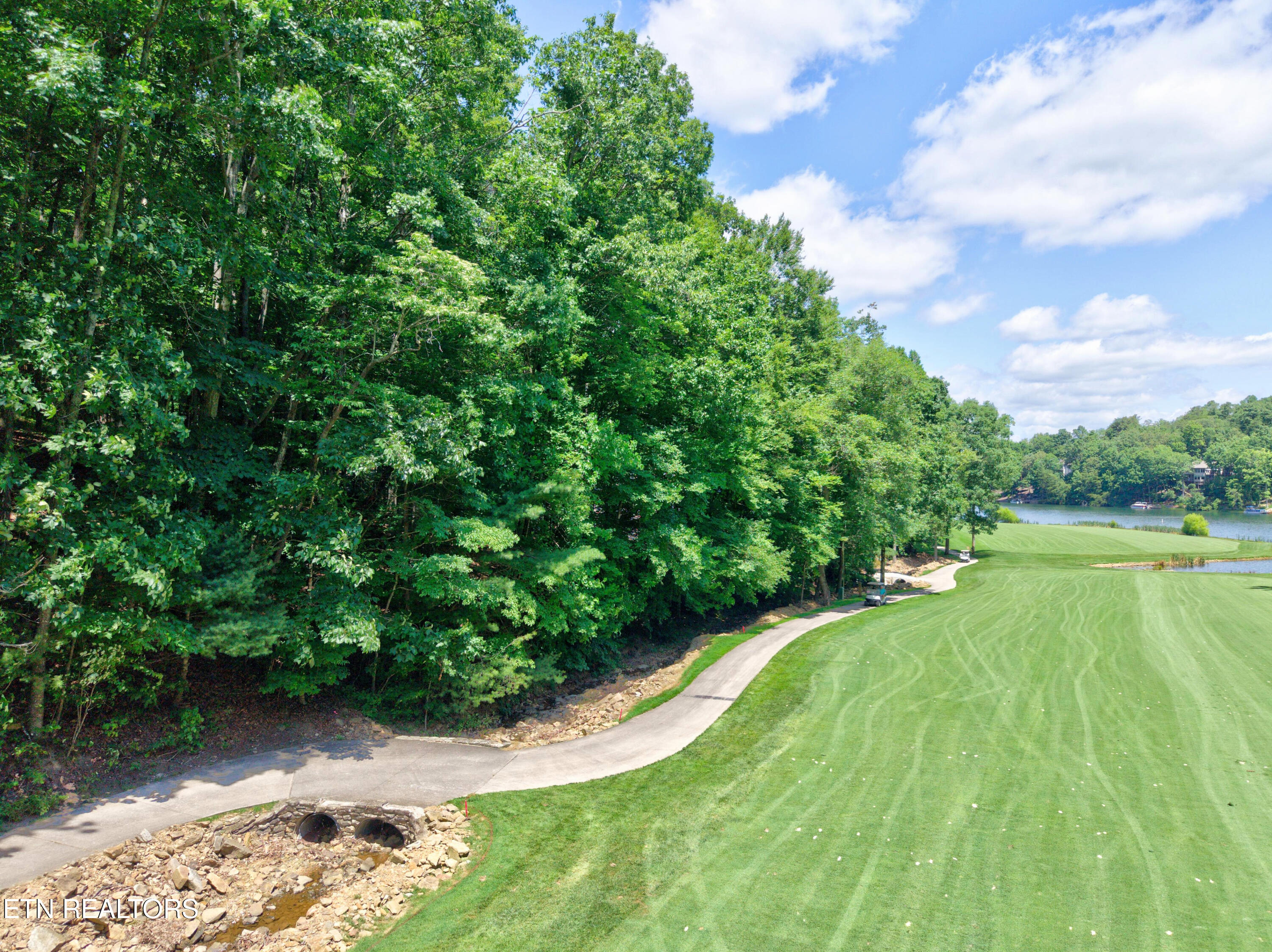 32 Claremont Circle Crossville TN 38558