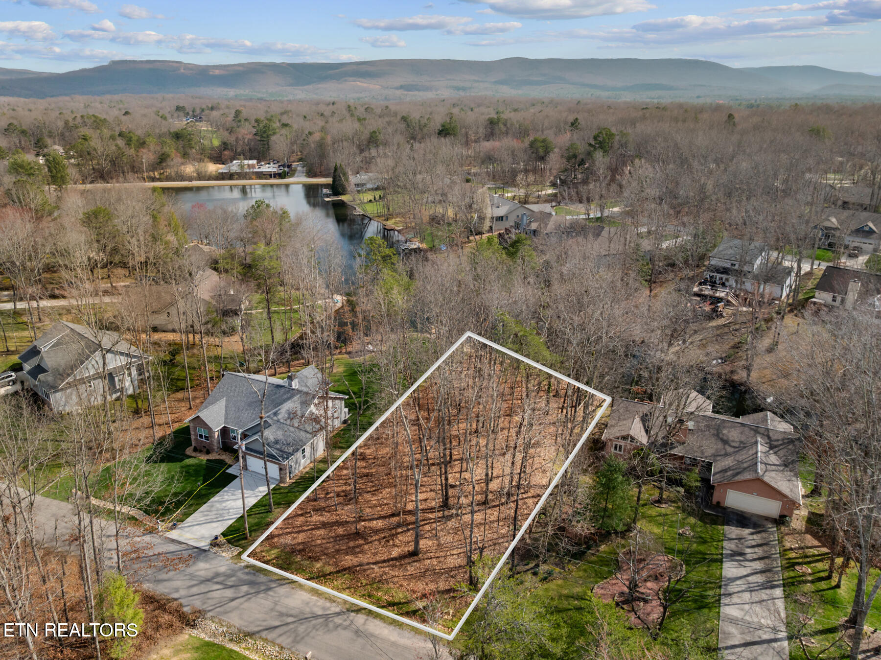 15 Andover Lane Crossville TN 38558