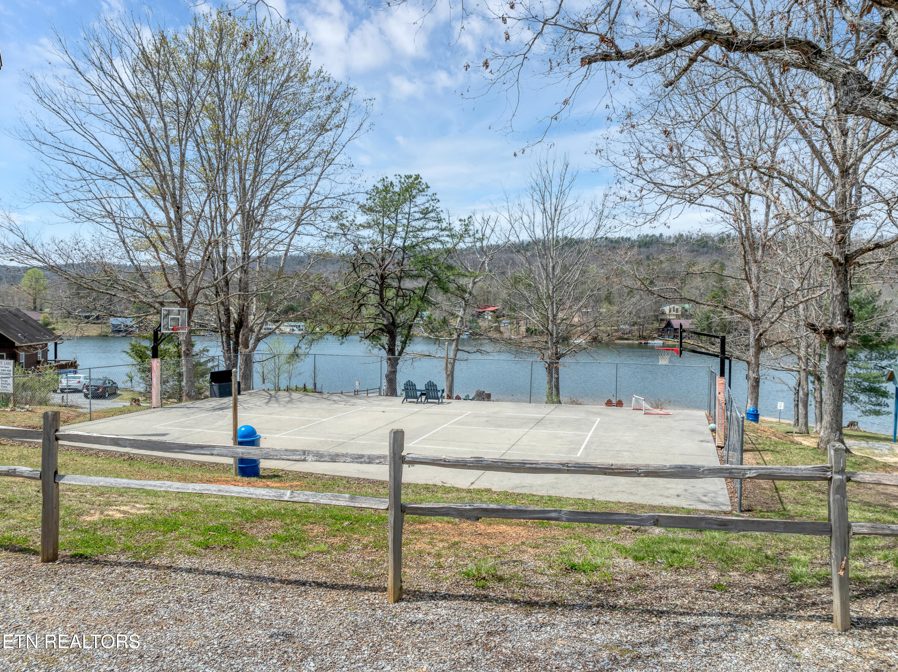 6871 Holiday Drive Tallassee TN 37878