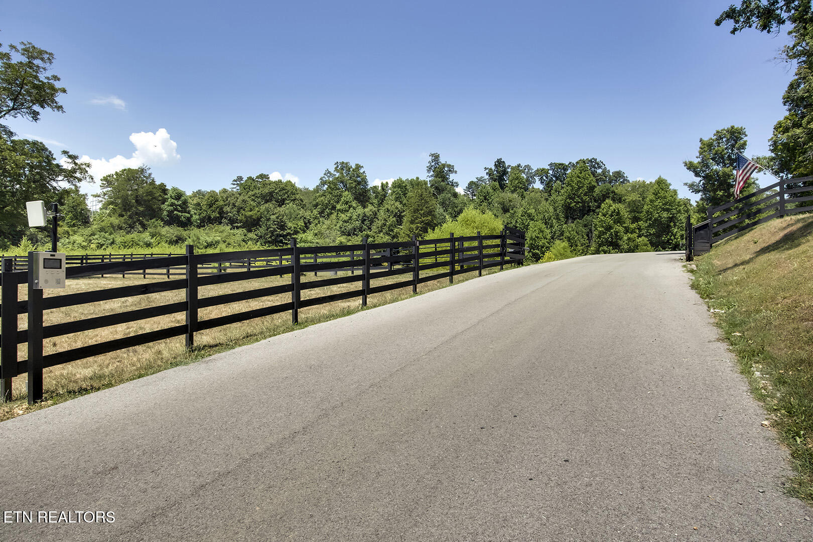 411 Travellers Way Lenoir City TN 37771