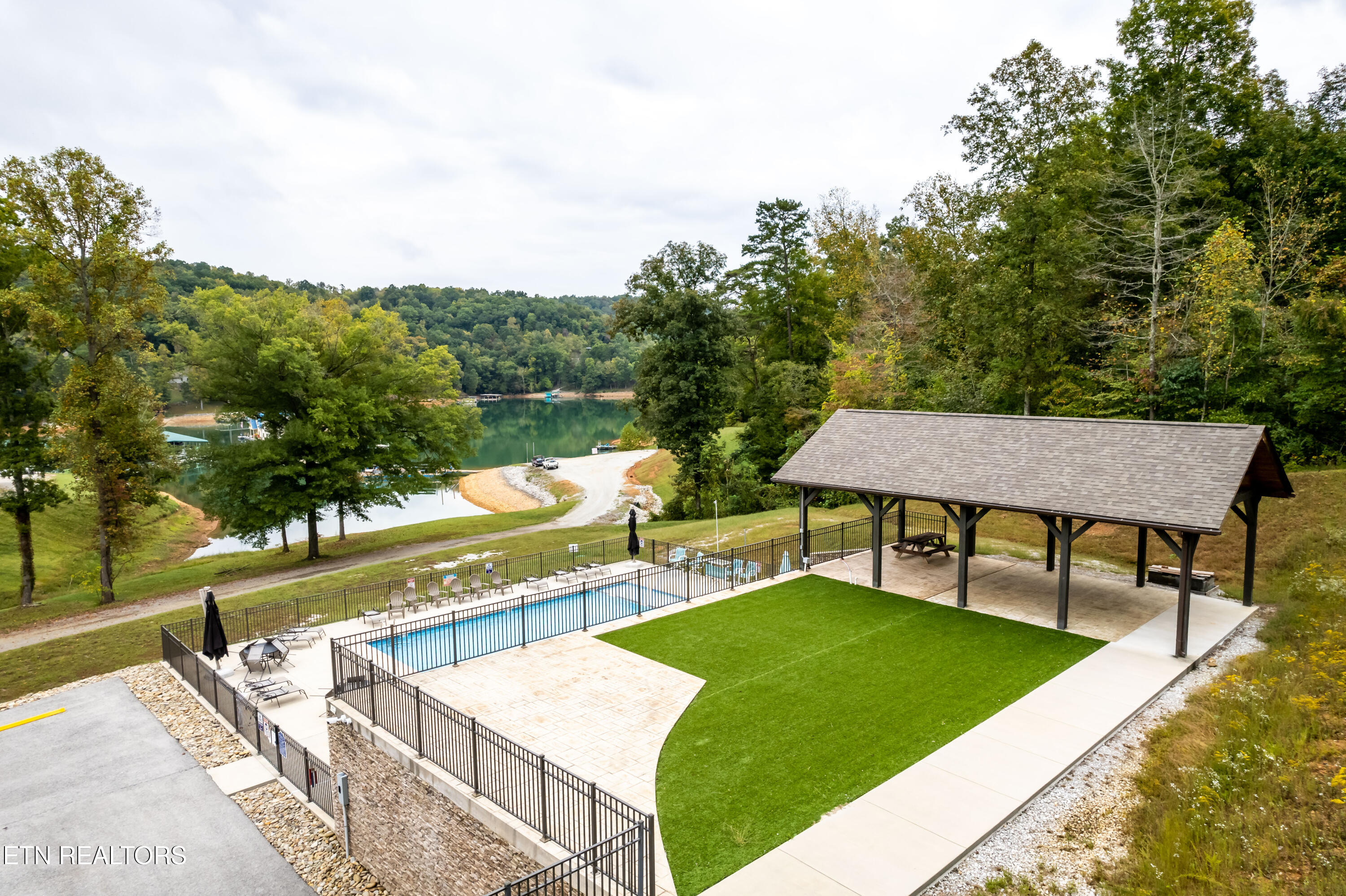 177 Hickory Way Lafollette TN 37766