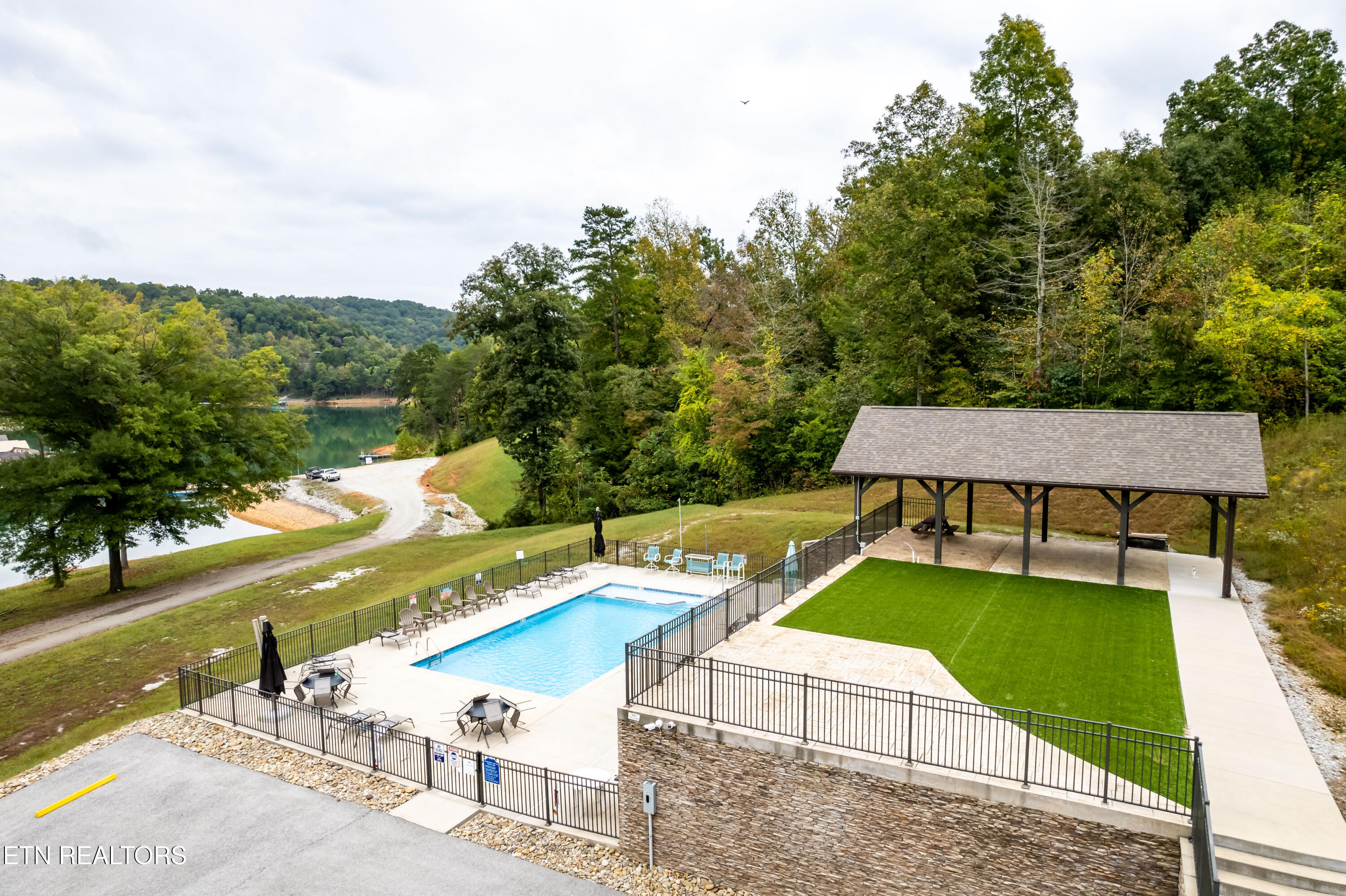 177 Hickory Way Lafollette TN 37766