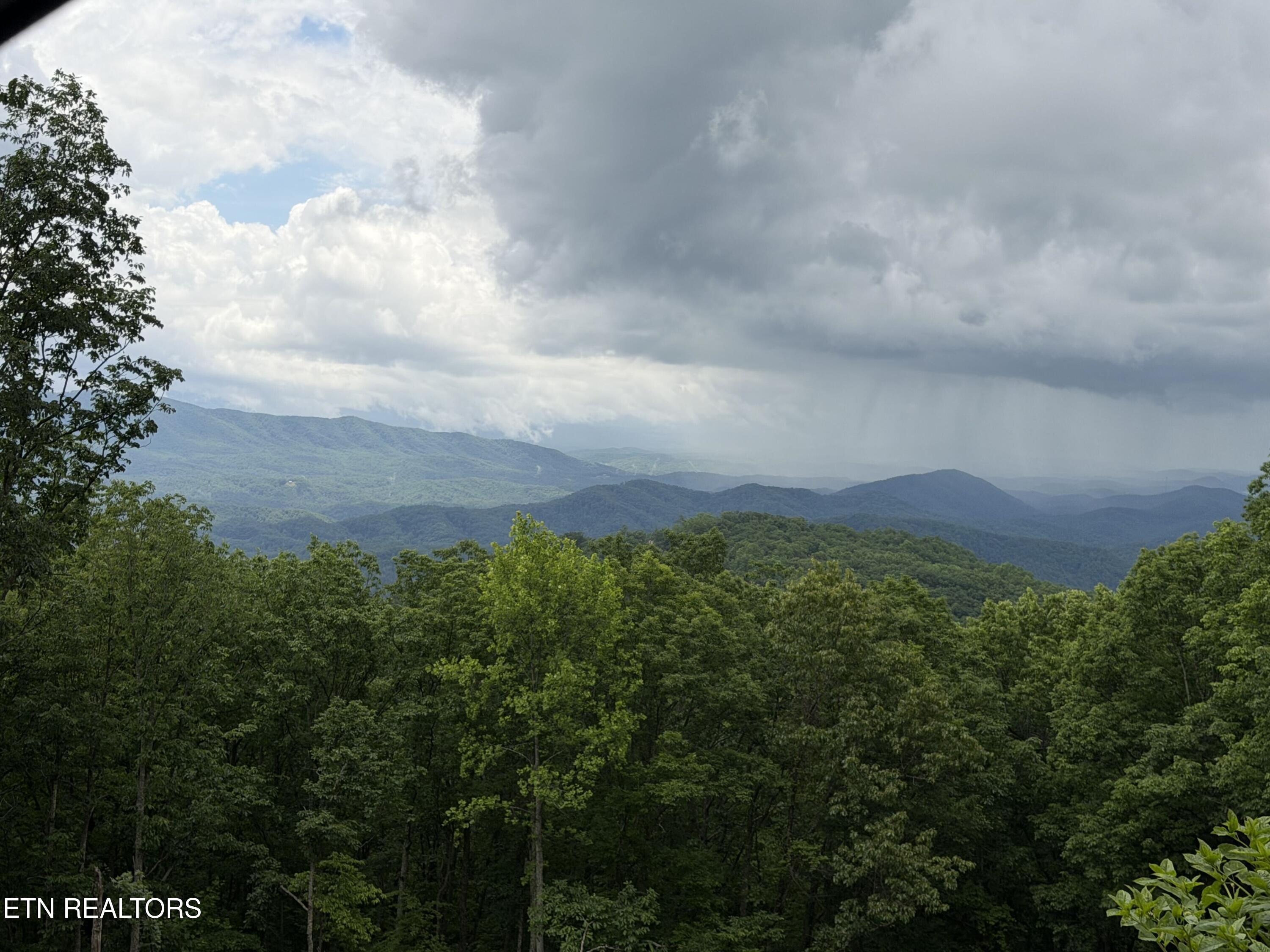 1038 Clingmans View Sevierville TN 37876