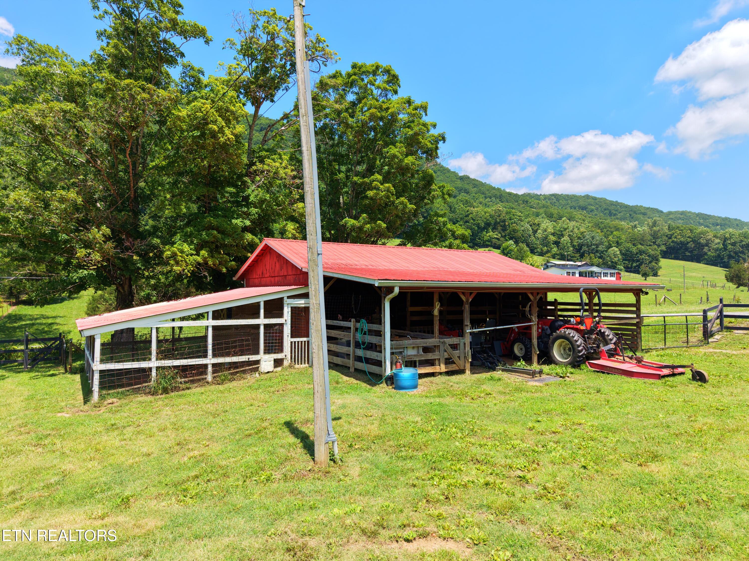 1319 Ideal Valley Road Spring City TN 37381