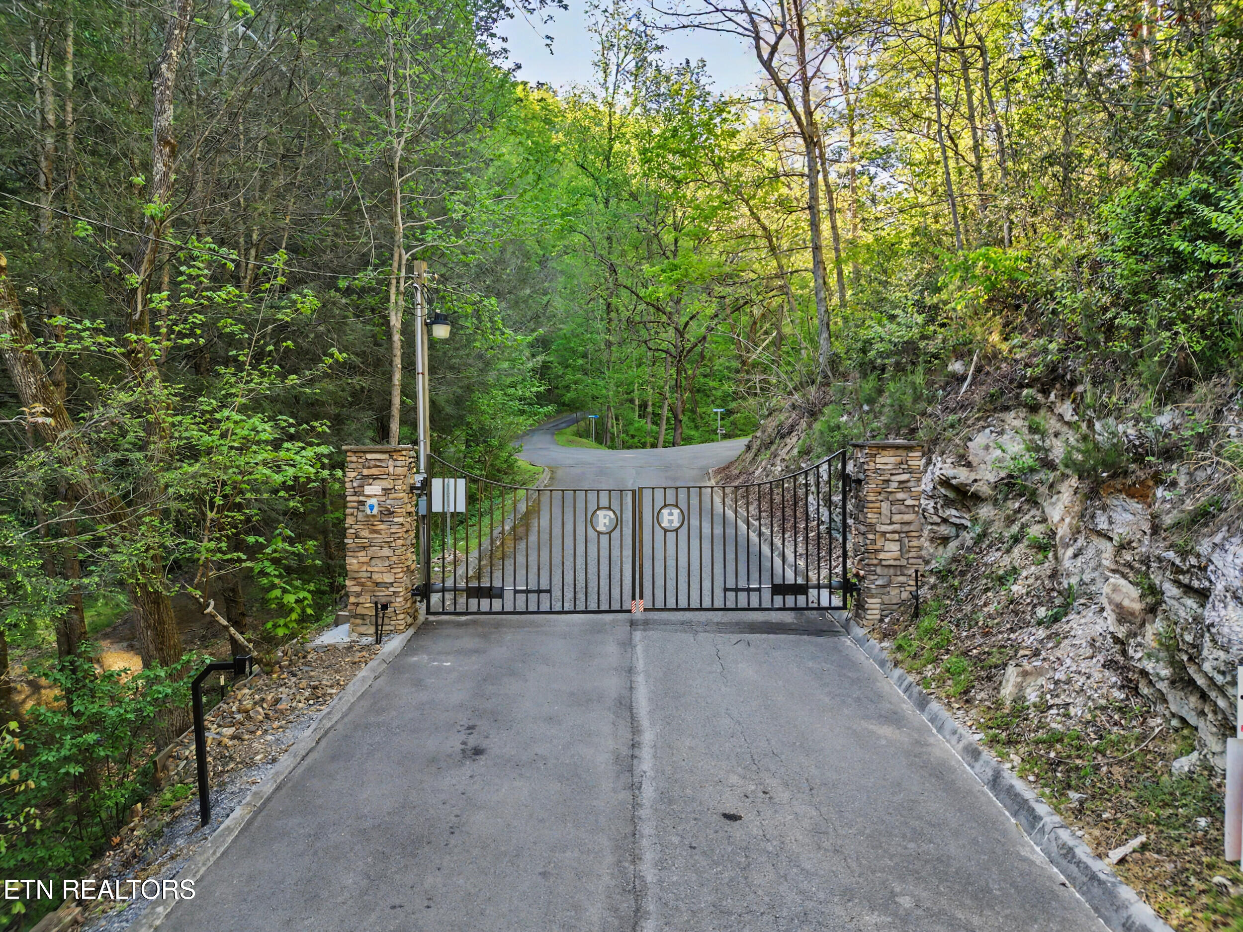 1017/1035 Big Buck Trail Townsend TN 37882