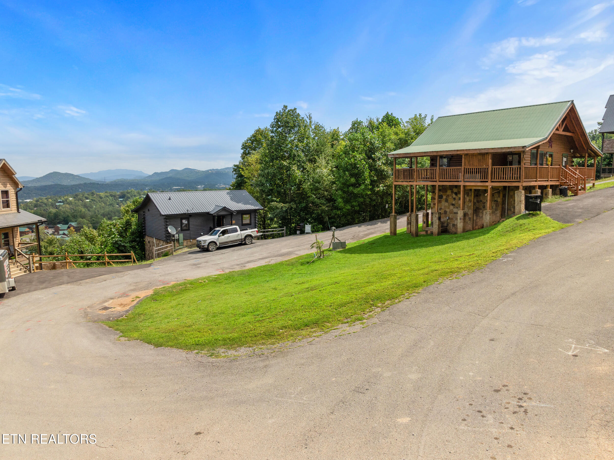 Pine Peak Way Pigeon Forge TN 37862