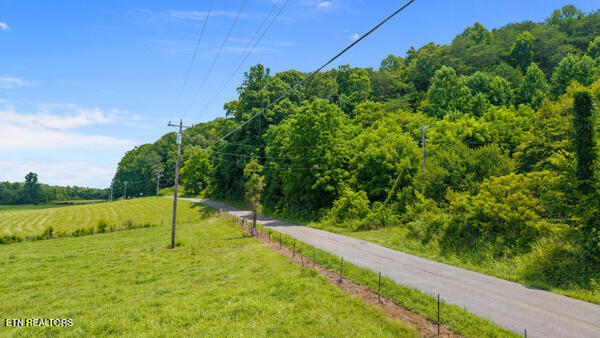 1913 Dry Fork Valley Road Philadelphia TN 37846