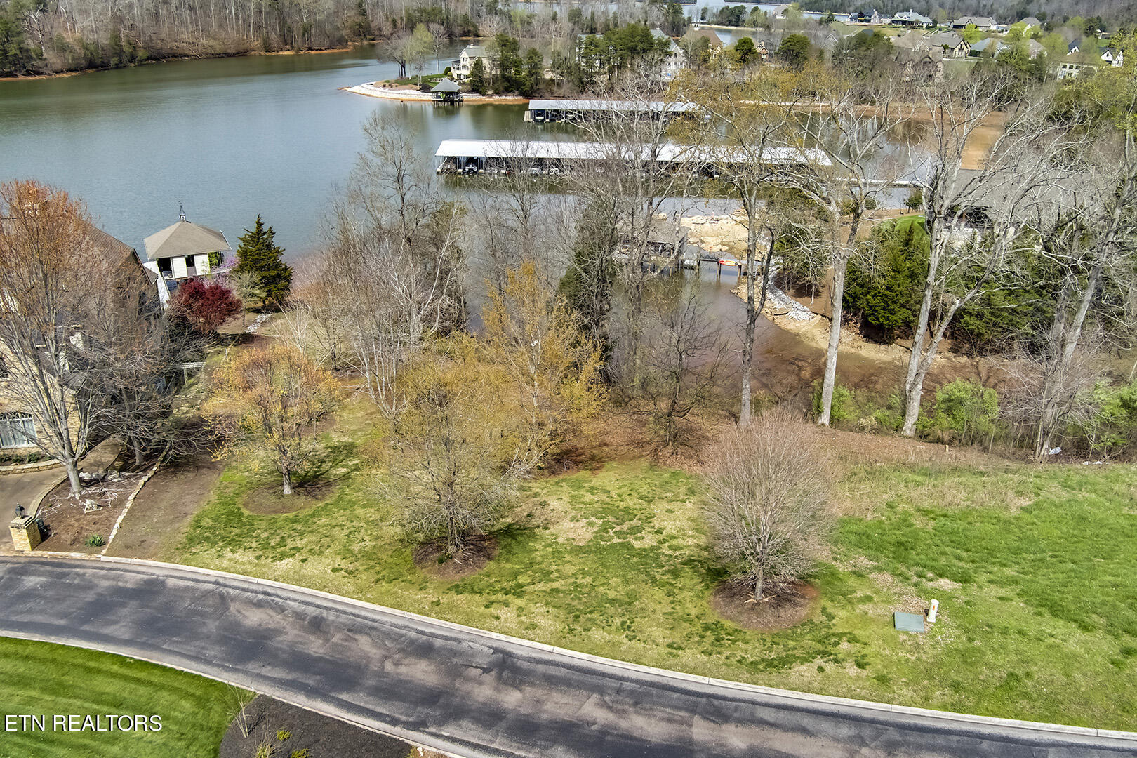 191 White Swan Drive Vonore TN 37885