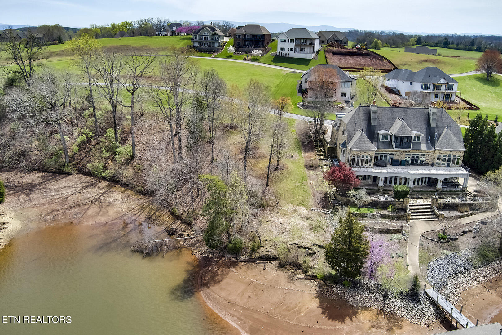 191 White Swan Drive Vonore TN 37885