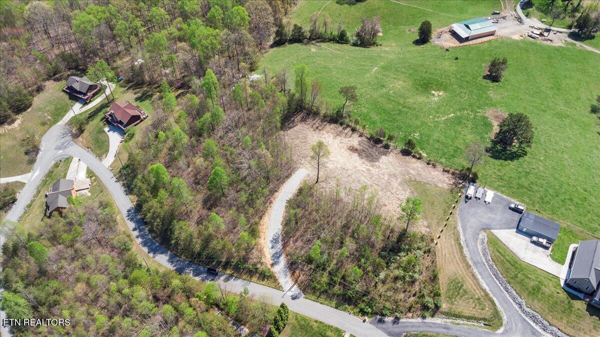 281 Red Oak Circle Caryville TN 37714