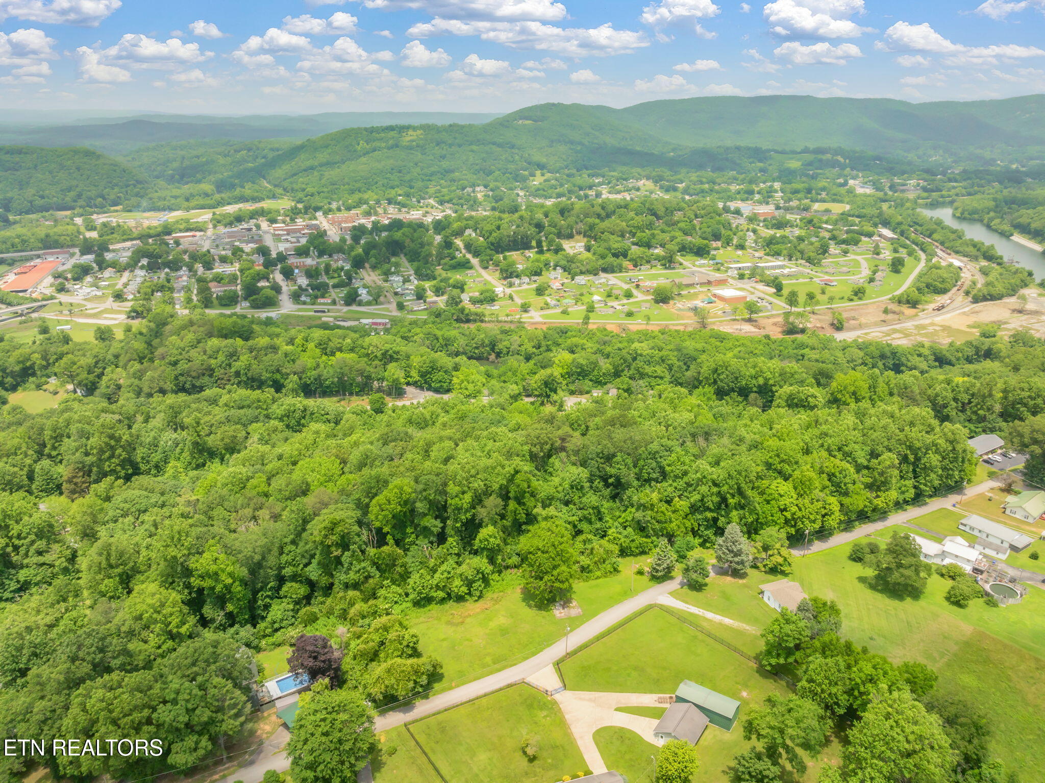 261 Harding Road Harriman TN 37748