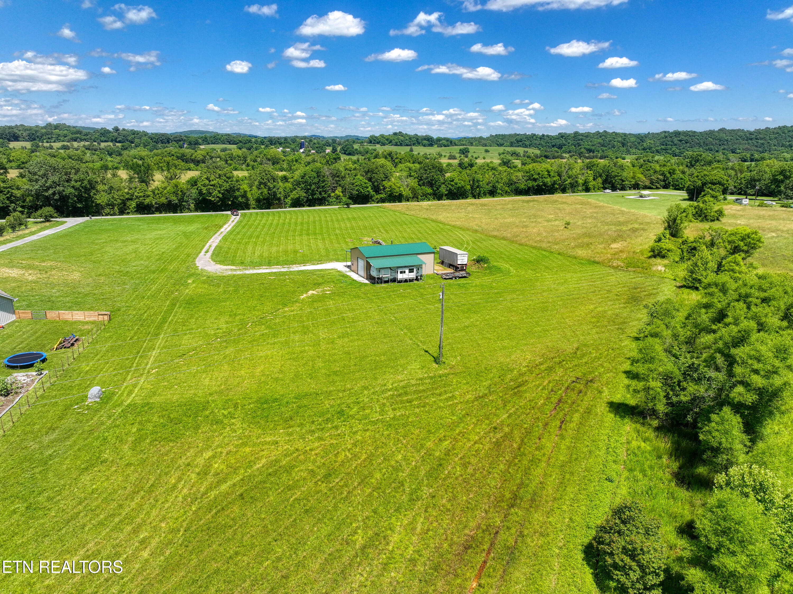 722 Howell Road Mascot TN 37806