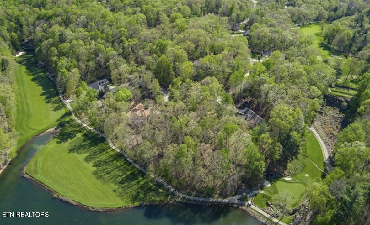 25 Claremont Circle Crossville TN 38558