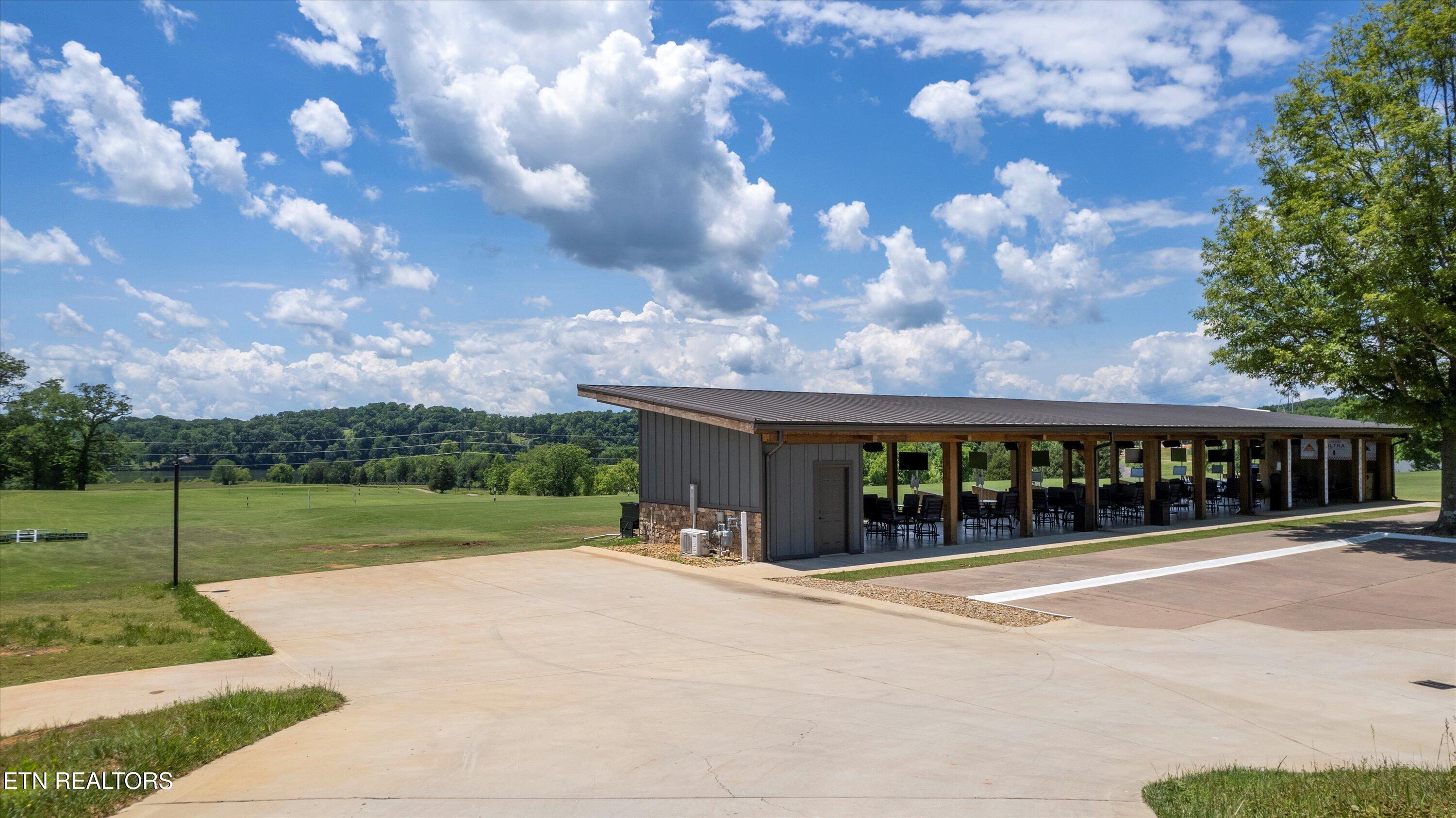 1848 Black Bear Circle Loudon TN 37774