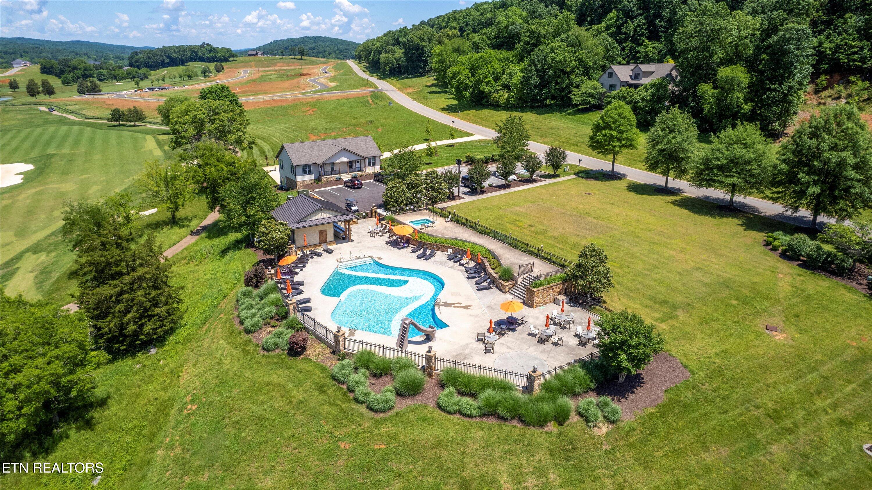 1848 Black Bear Circle Loudon TN 37774