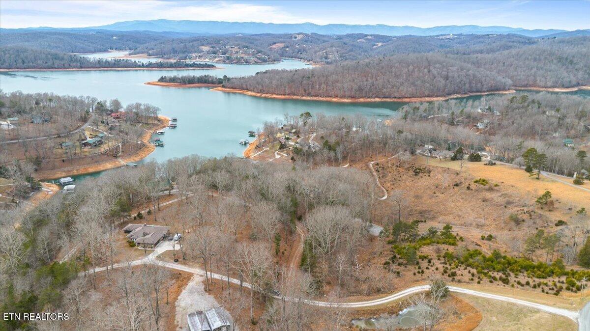 Deer Pond Circle Lafollette TN 37766