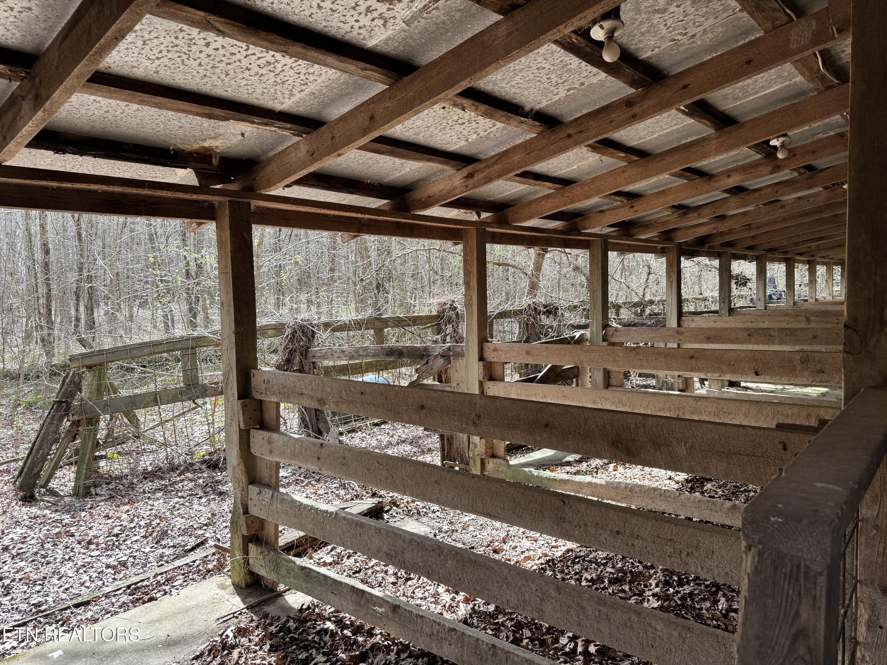 1261 Roanoke Road Jamestown TN 38556